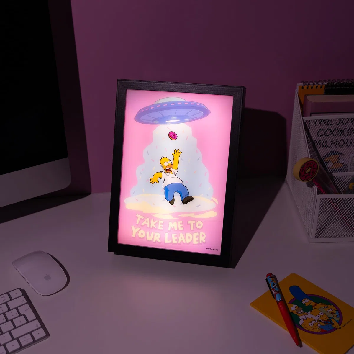 Grupo Erik Quadro Luminoso LED The Simpsons - Lampada da Tavolo Decorativa con Cornice per Gaming Room, Effetto Doppia Immagine e 15 Modalità di Luce | Cavo USB Incluso (20 x 28 x 5 cm)