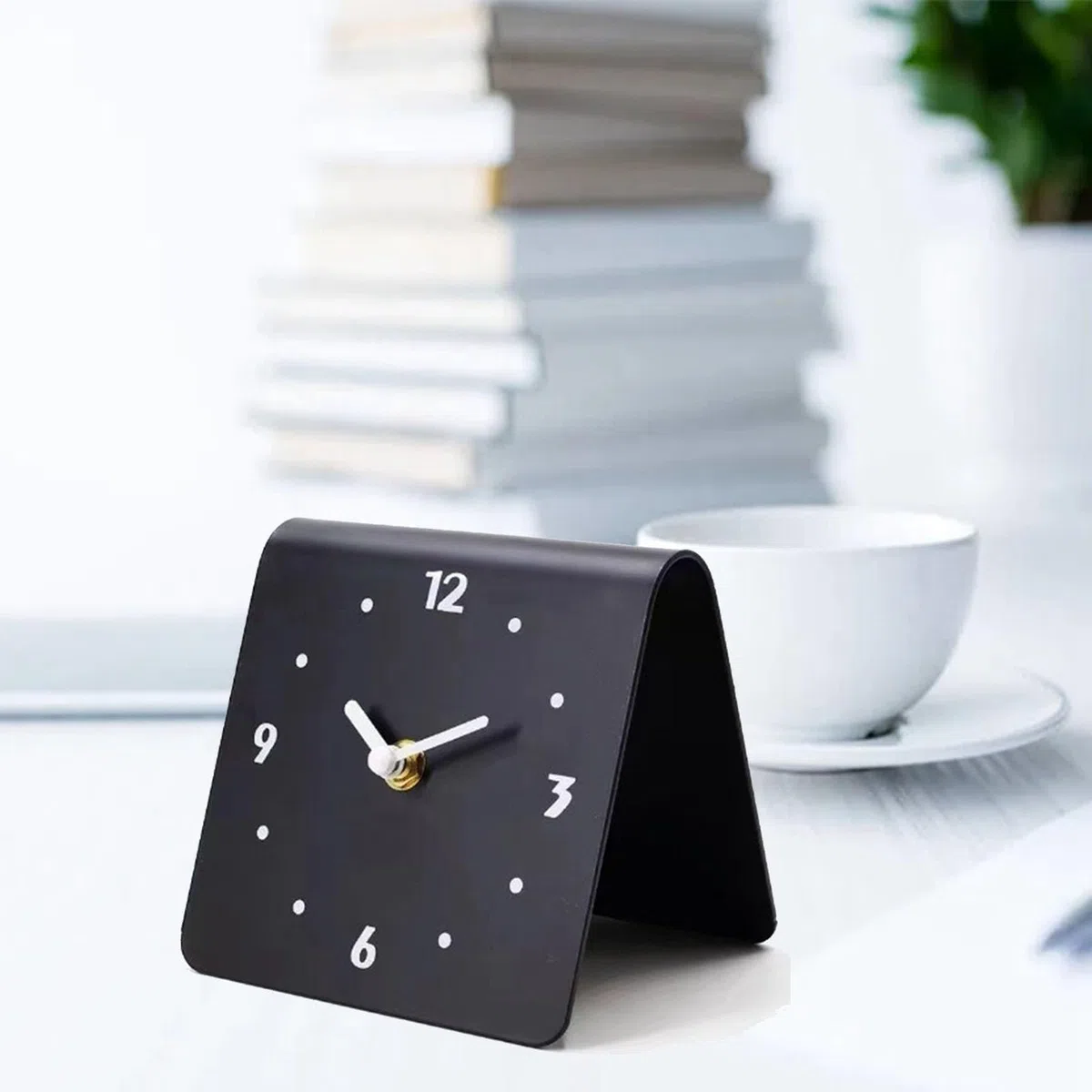 Orologio da Tavolo Analogico Silenzioso, Mini Design con Mensola, per Camino, Scrivania, Camera da Letto, Soggiorno, Nero