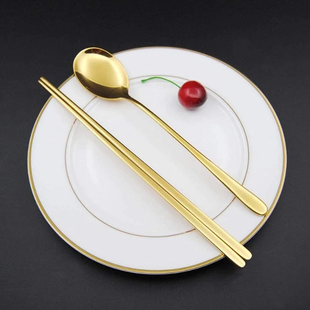 Set di Bacchette Coreane e Cucchiai Piatti in Acciaio INOX - Riutilizzabili in Metallo Con Manico Lungo - Set Oro Portatile per Cucina