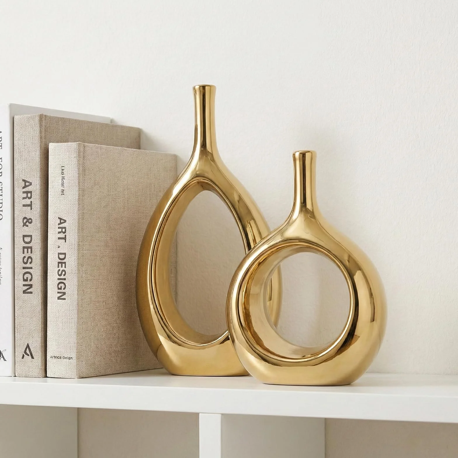 Set di 2 Vasi Moderni Decorativi in Ceramica Placcato Oro, Vaso Dorato con Design Aperto Centrale, Centrotavola Elegante per Soggiorno, Sala da Pranzo, Camera da Letto e Ingresso - Altezza 30.5 cm