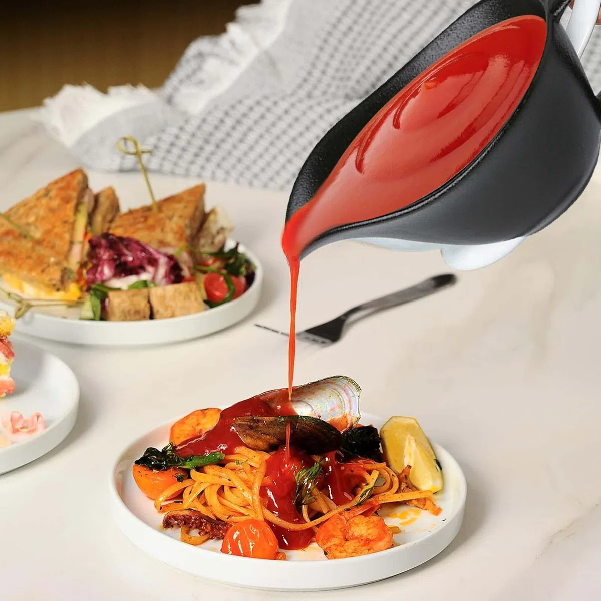 Contenitore per salsa in porcellana, 280 ml, per salse, con manico, salsa con beccuccio per labbra, ciotola da portata adatto per salsa, crema, condimenti per insalata, brodo di latte, succo di