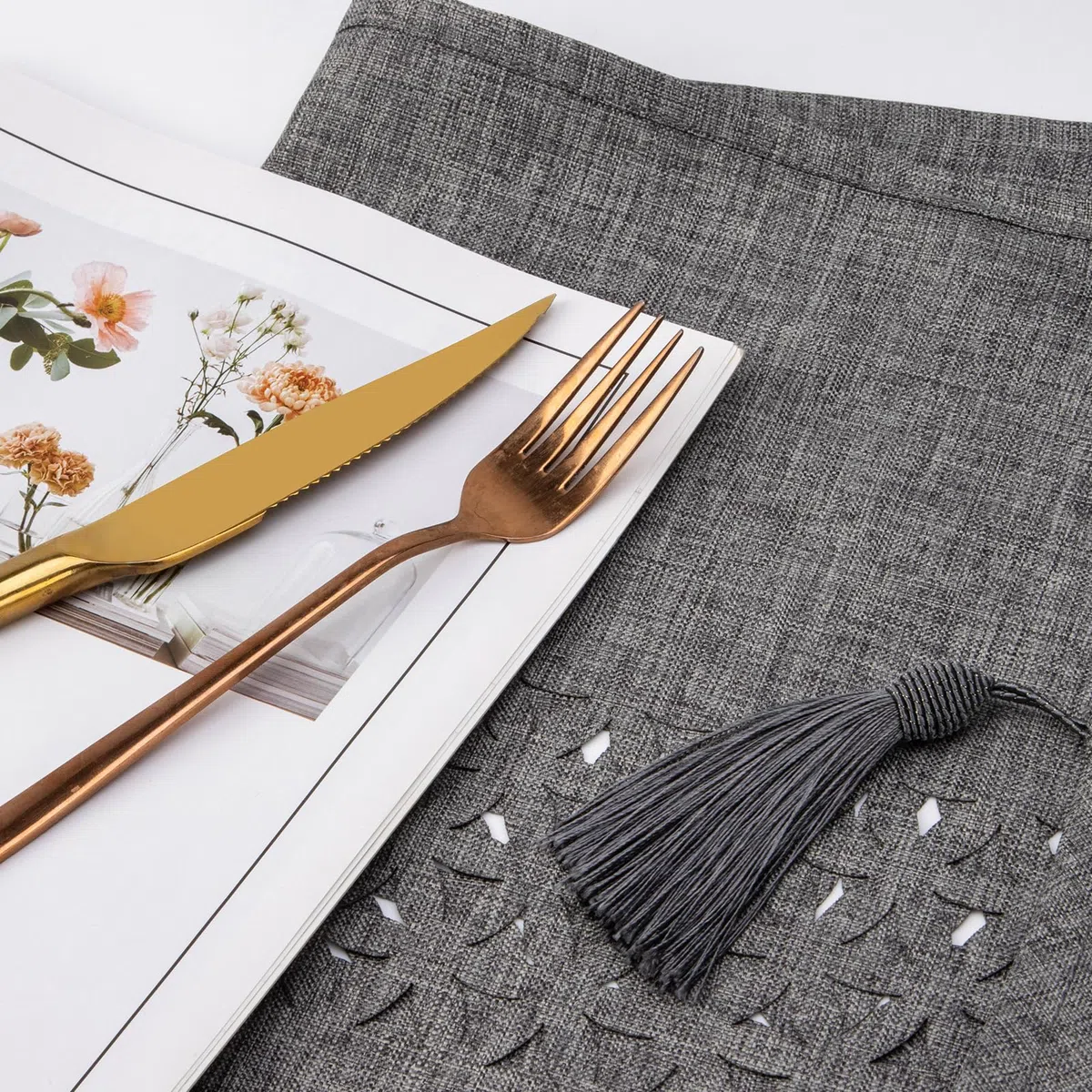 Runner da Tavolo 40 x 160 cm Grigio Lino, Runner Tavola Moderno Design Cavo, Semplice, Elegante e di Facile Manutenzione per Tavolo da Pranzo, Tavolino da caffè, Ristorante, Decorazione