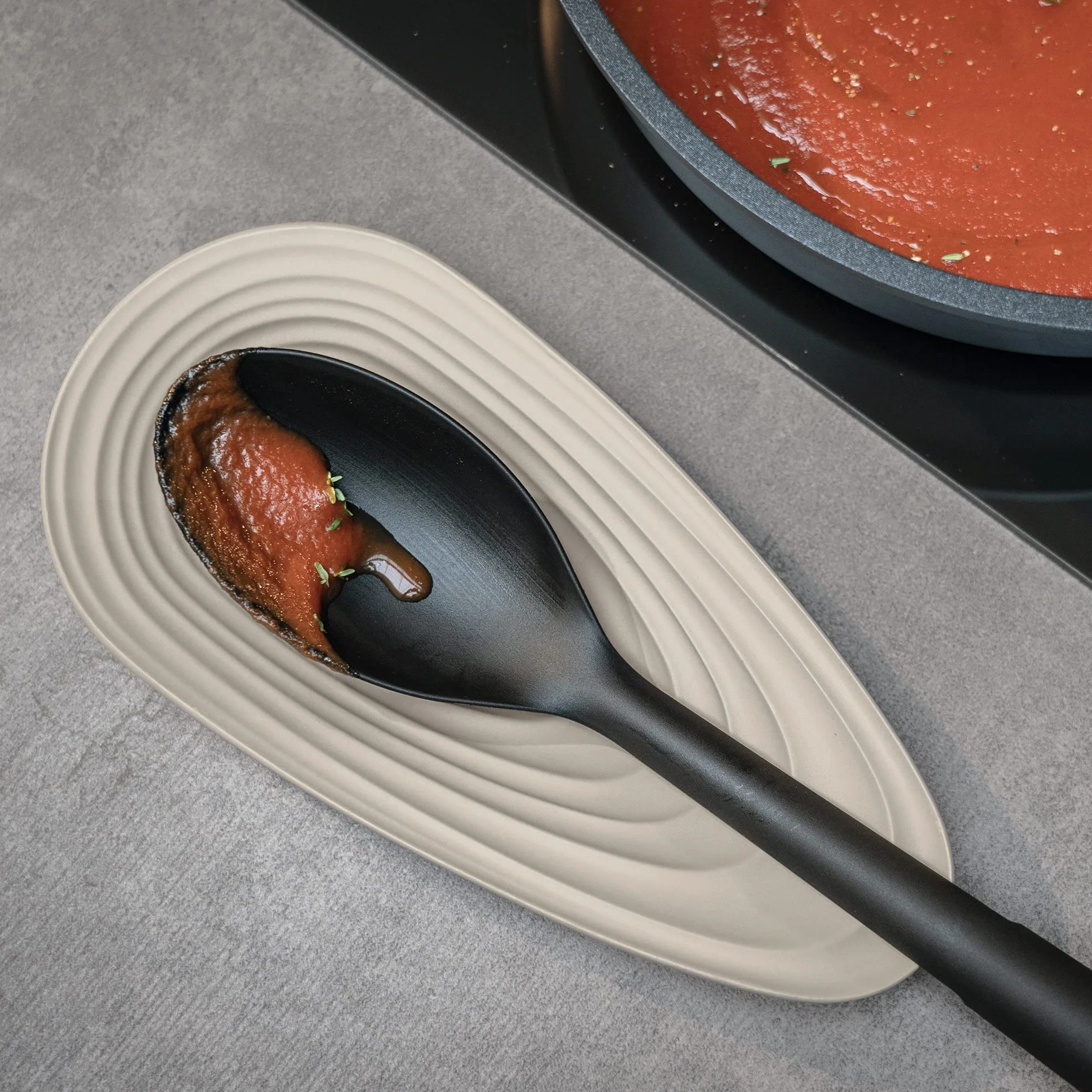 Guzzini - Eco-Kitchen, KEEP CLEAN, Poggiamestolo, Poggia Posate, Materiale Riciclato - Bianco Latte, 25x12,5xh 3 cm - 179900156
