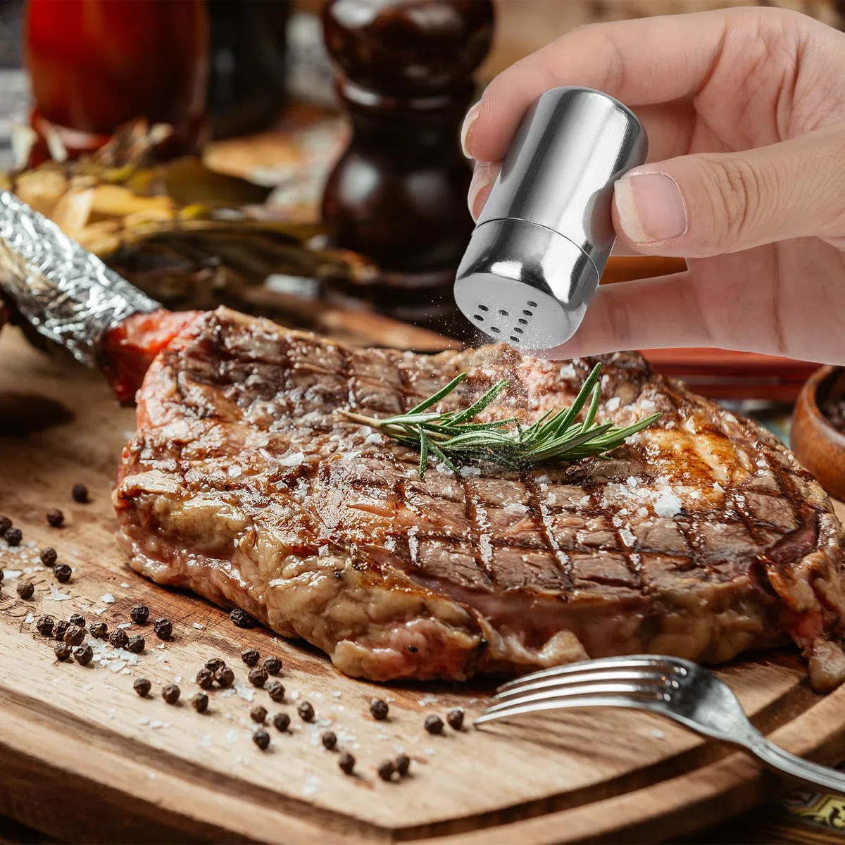 4 saliera con coperchio, mini saliera in acciaio inox con fori fini, adesivi, contenitore per spezie antiruggine per pepe, per viaggi, ristoranti, campeggio e barbecue all'aperto