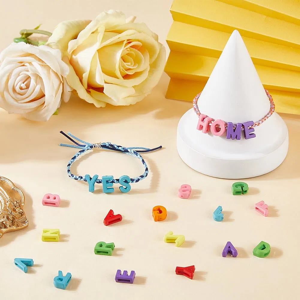 SUNNYCLUE 400 pz Perline In Resina con Lettere Dells'Alfabeto Colorate Sfuse Opache 3D AZ Miste Sciolte Lisce In Plastica Distanziali per La Creazione di Gioielli Fai Da Te Braccialetti Portachiavi Co