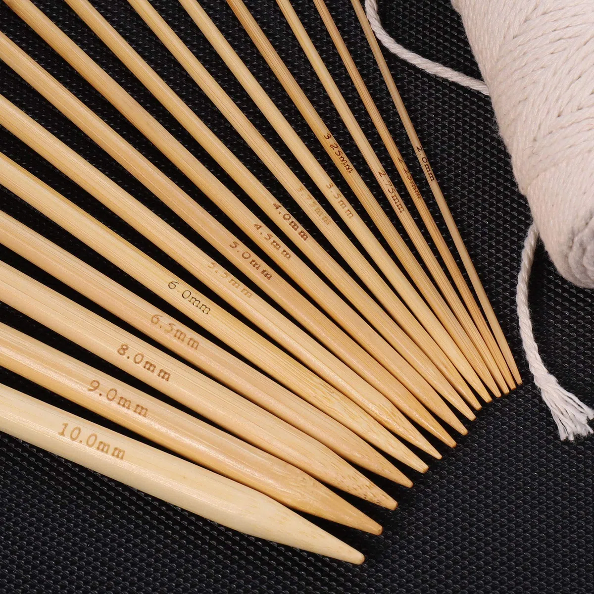 75 Pezzi Set di Ferri a Doppia Punta,15 Dimensioni Ferri da Maglia in Bambù, 2mm 2.25mm 2.75mm 3.25mm 3.5mm 3.75mm 4mm 4.5mm 5mm 5.5mm 6mm 6.5mm 8mm 9mm 10mm