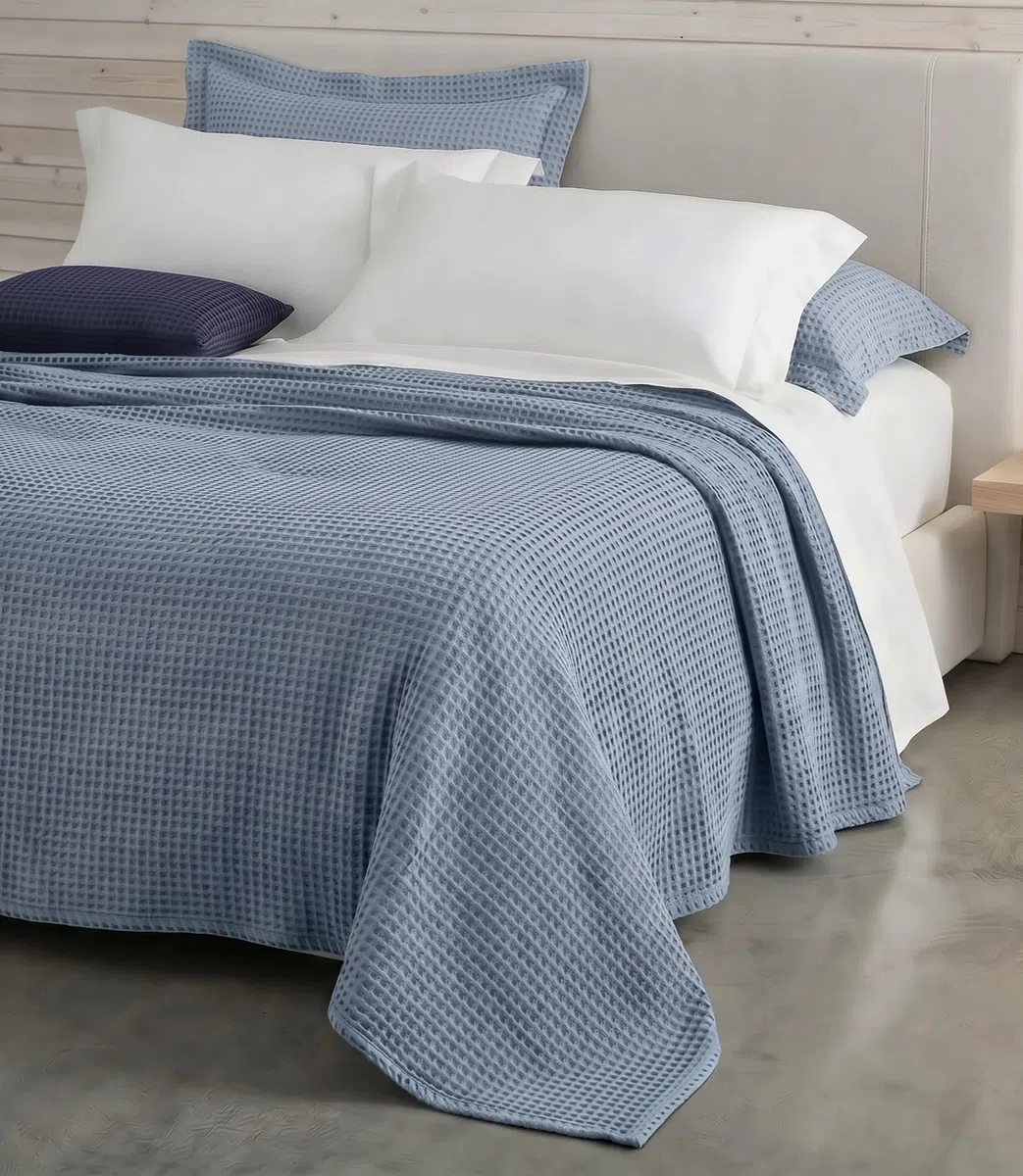 Mahome Copriletto Nido d'Ape Matrimoniale in 100% Puro Cotone di Alta Qualità 260x260 cm, Coperta Estiva Primaverile Leggera e Traspirante, Tinta Unita Elegante Morbido (Azzurro Polvere)