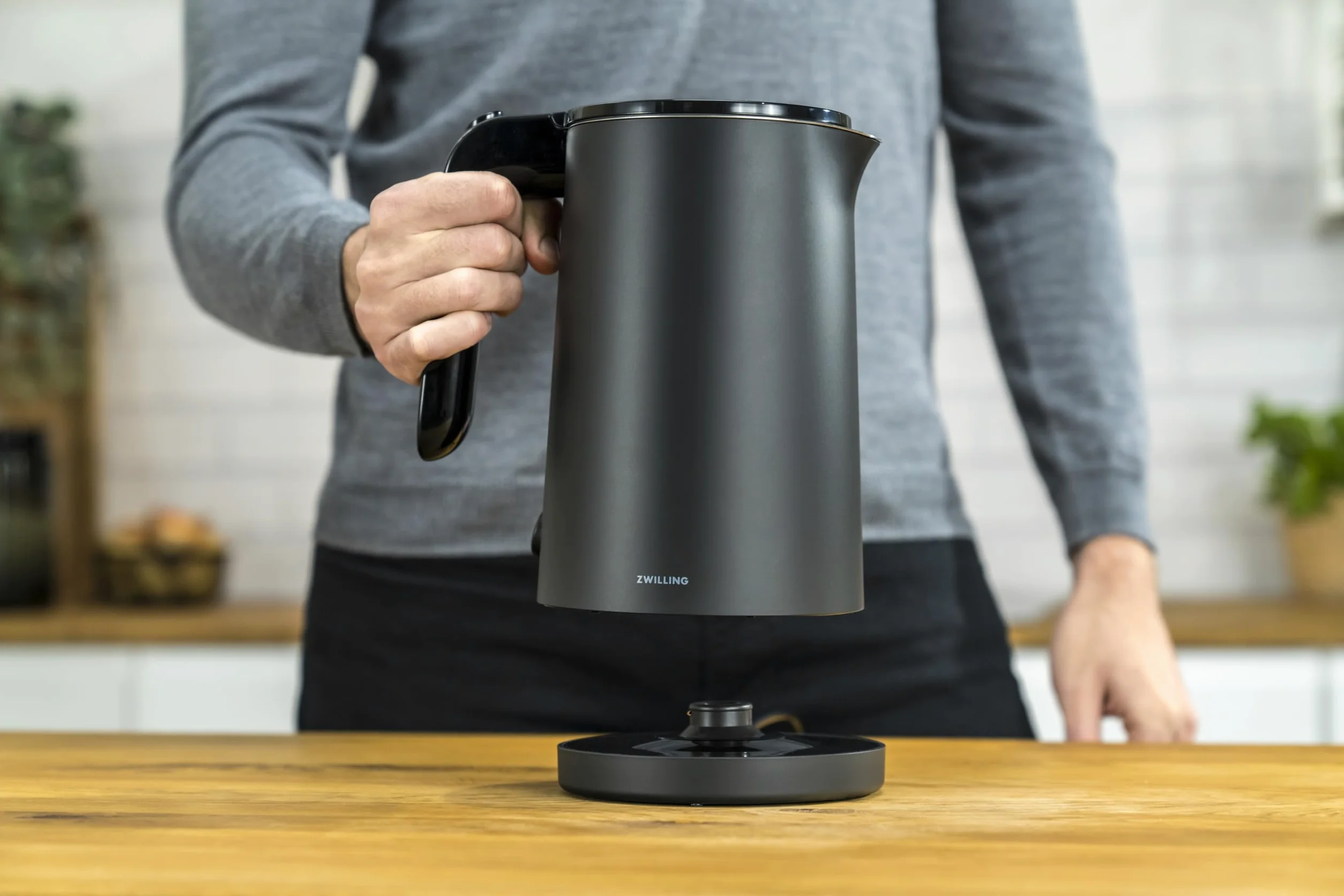 ZWILLING ENFINIGY Bollitore con filtro anticalcare in acciaio inox e protezione dal surriscaldamento, 1850 watt, 1,0 litri, nero