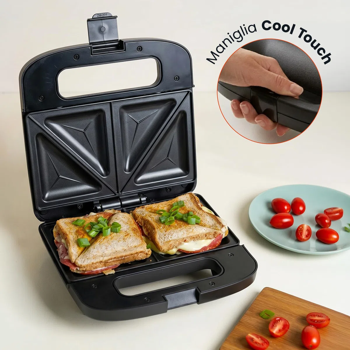 EasyBite Tostiera Elettrica Sandwich Maker 1000W, Piastre Triangolari Antiaderenti, per 2 Sandwich, Nero