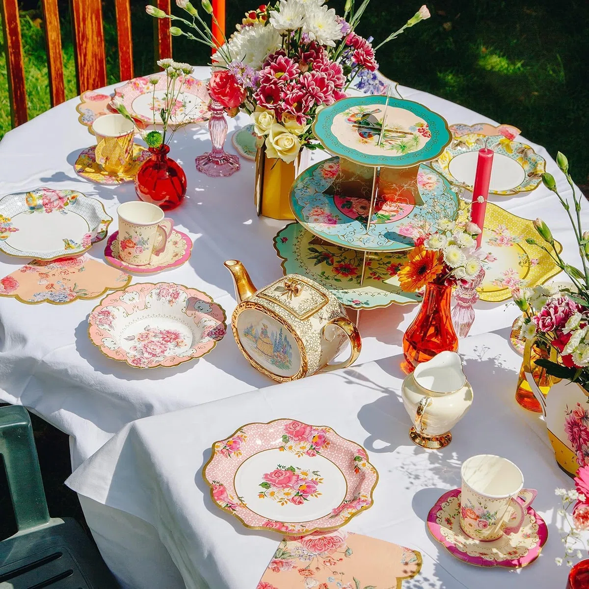 Talking Tables Set 24 Tazze da Tè e Piattini Floreali Vintage Truly Scrumptious, Stoviglie Monouso per Compleanno, Festa in Giardino, Baby Shower