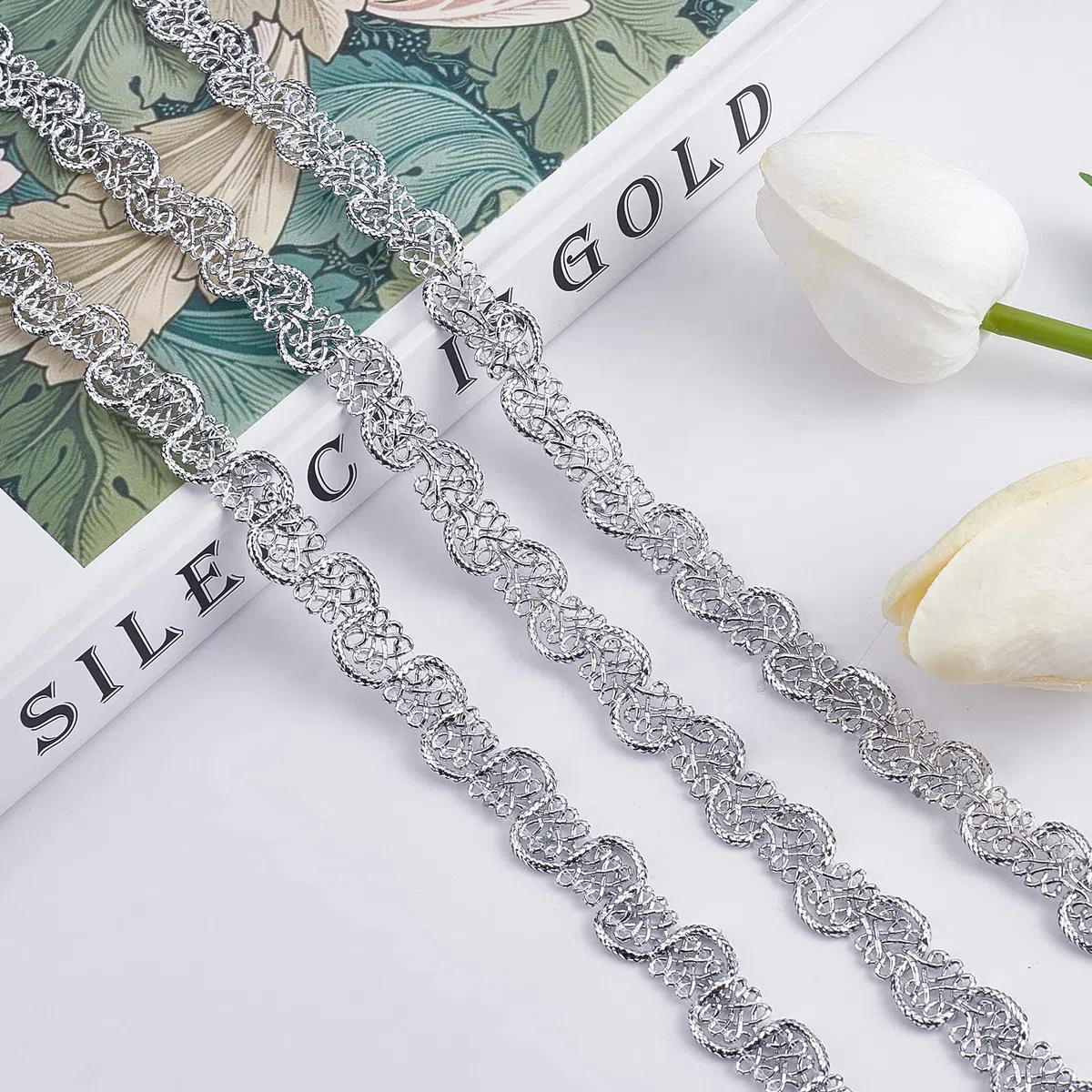 FINGERINSPIRE 25 Yards Metallic Treccia Pizzo Trim, Motivo Foglia 12x1.5mm Argento Millepiedi Pizzo Nastro Decorato Gimp Trim per Matrimoni, Costumi o Gioielli, Artigianato e Cucito