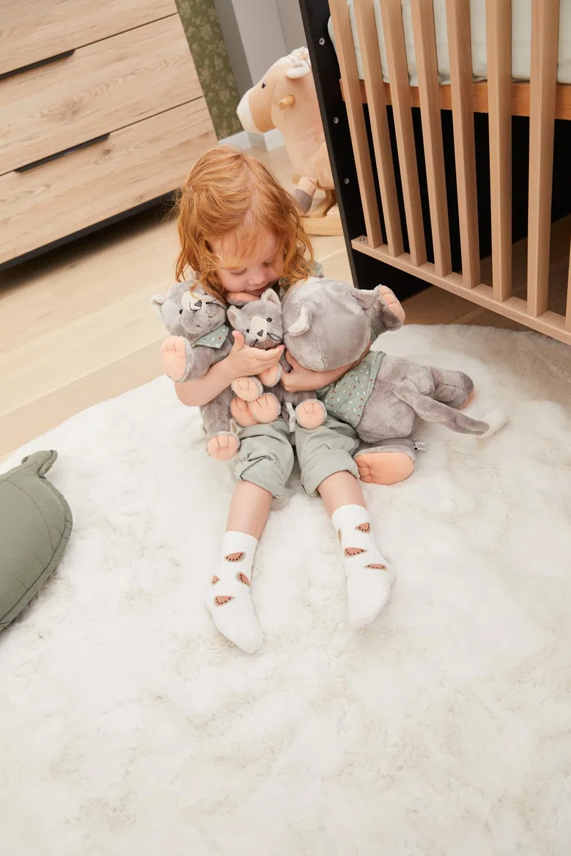 Sterntaler Carillon M Gatto Lilly – Carillon in peluche lavabile con carillon rimovibile Brahms ninna ninna nanna – aiuta ad addormentarsi, calmante a casa e in viaggio, grigio