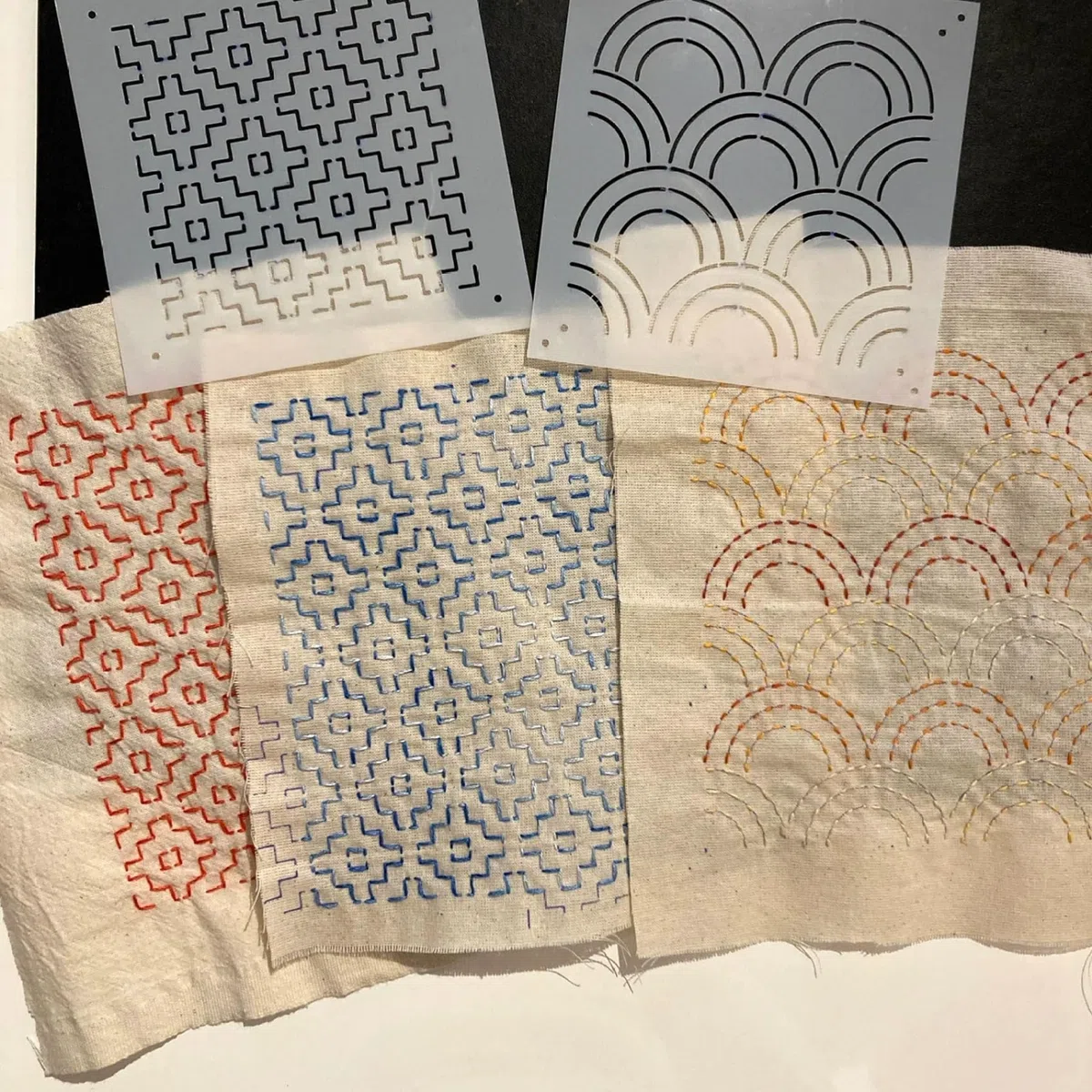 Set completo di stencil Sashiko per macchina Sashiko, modelli di ricamo geometrico riutilizzabili da 32 pezzi per quilting a macchina e a mano, modelli in plastica da 5, 12x5, 12 pollici - Stencil