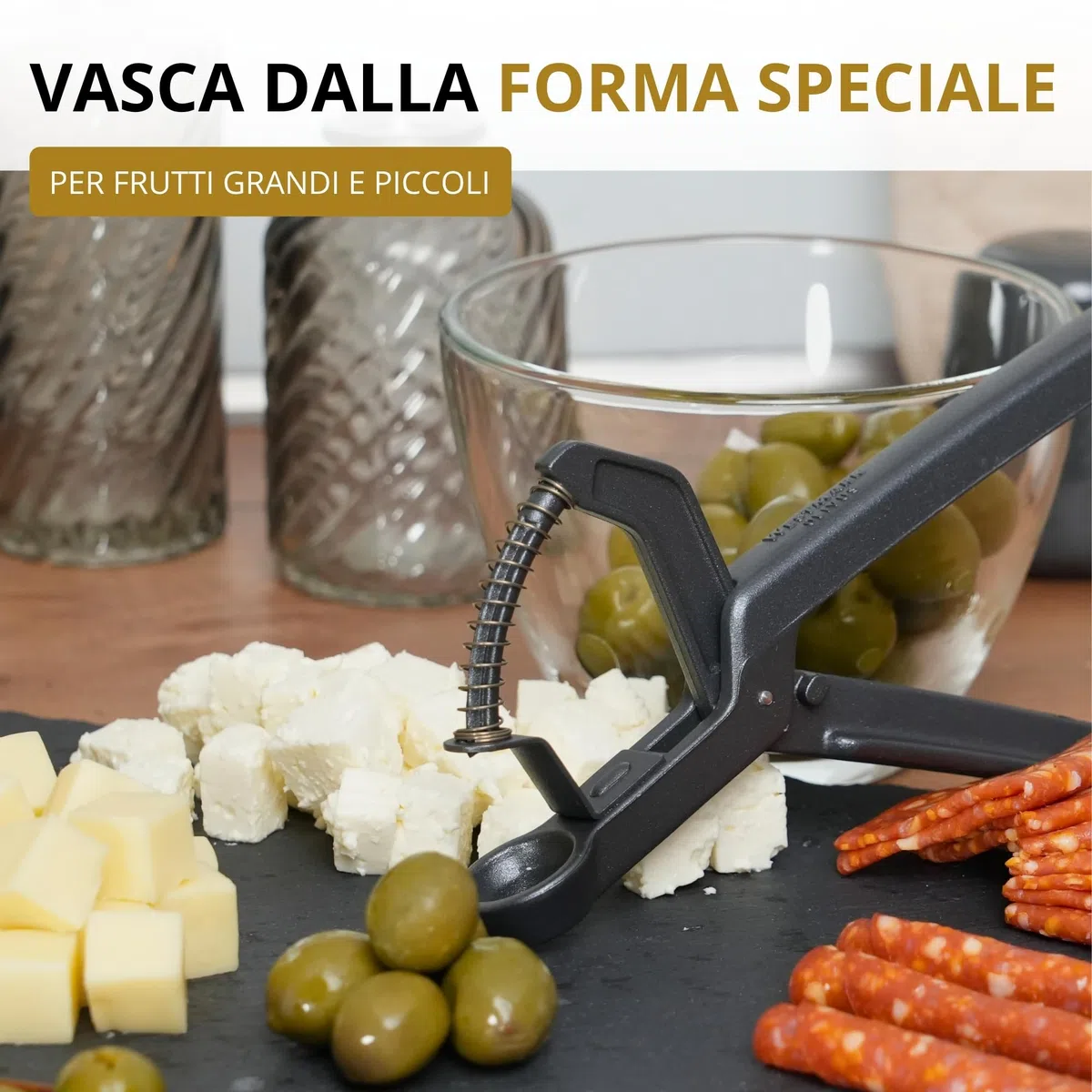 Westmark Snocciolatore per Olive Olivus Black Edition, Snocciolatore per Olive Grandi e Piccole, Pratico dispositivo da usare con una mano sola con molla, Antracite