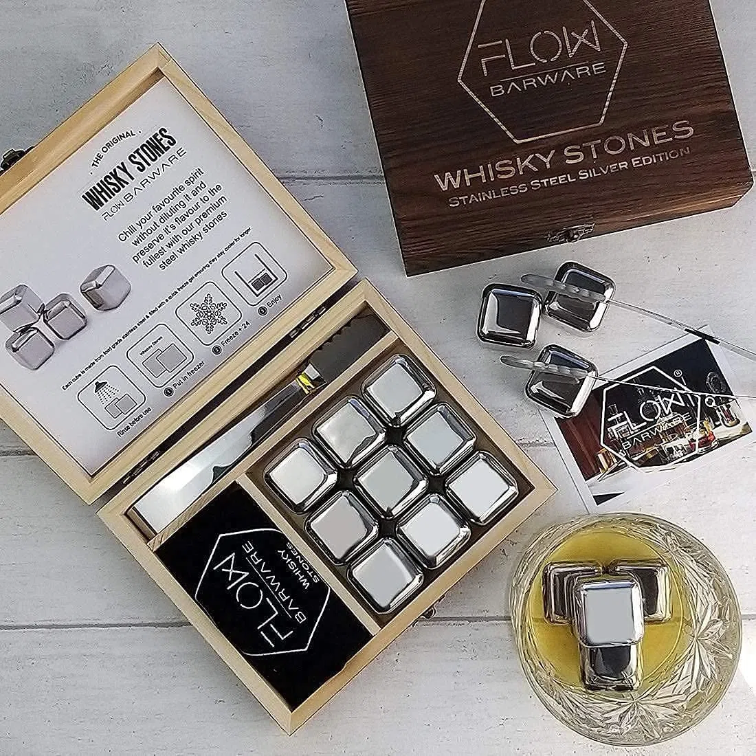 Flow Barware - Set regalo in pietra di whisky in acciaio inossidabile con pinze per il ghiaccio e custodia, cubetti di ghiaccio in metallo riutilizzabili per prevenire la diluizione di whisky, rum