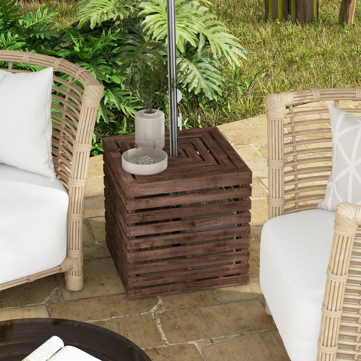 Outsunny Tavolino portaoggetti esterno 3 in 1 per base ombrellone, in legno, copripiede da ombrellone, dim. 50 x 50 x 50 cm, marrone