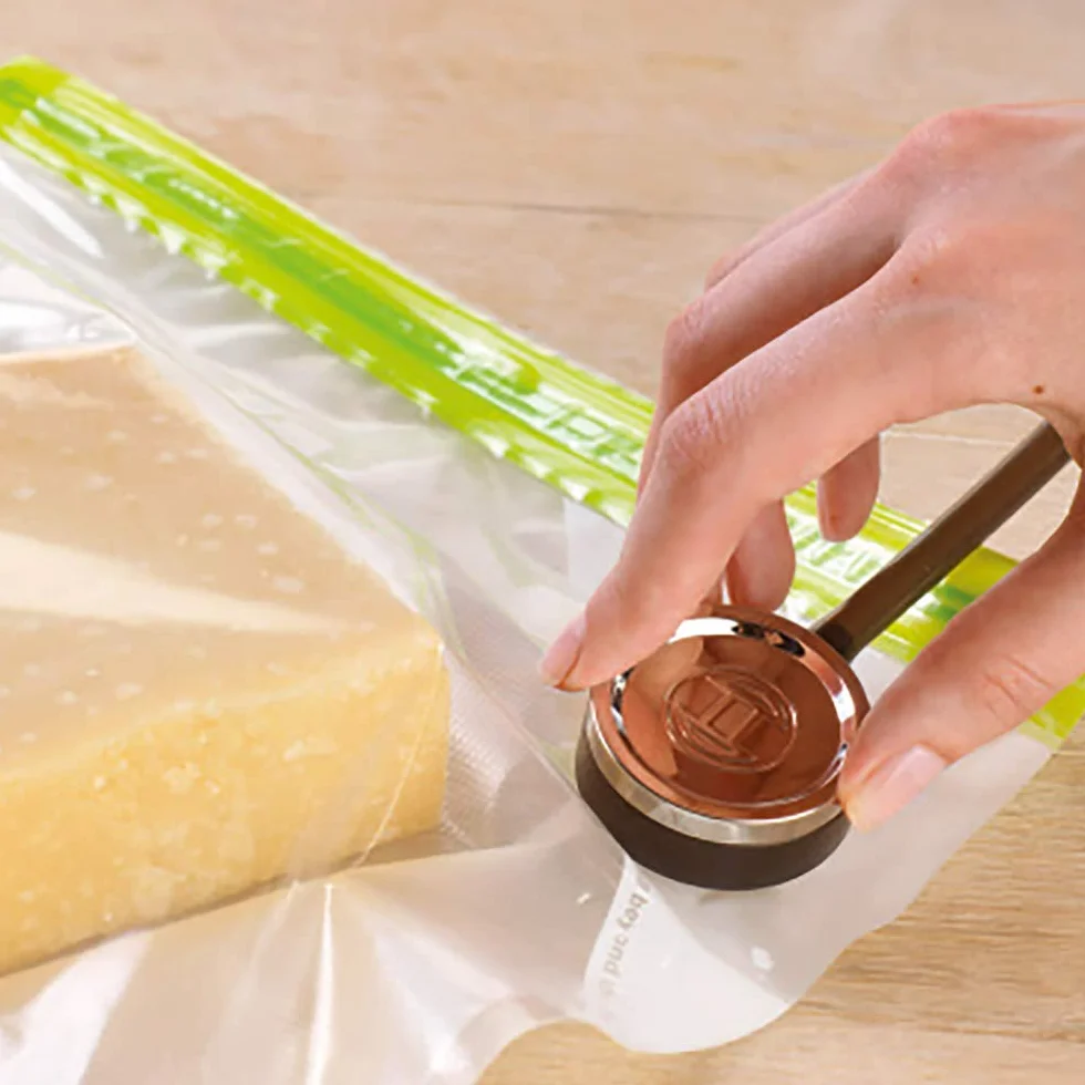 Bosch Set di 10 Sacchetti per Sottovuoto MSZV0FB1, Capienza 1.2 L, Chiusura Ermetica, Riutilizzabili e Lavabili in Lavastoviglie, Adatti per Preparare Carne, Pesce o Verdure Sous-vide