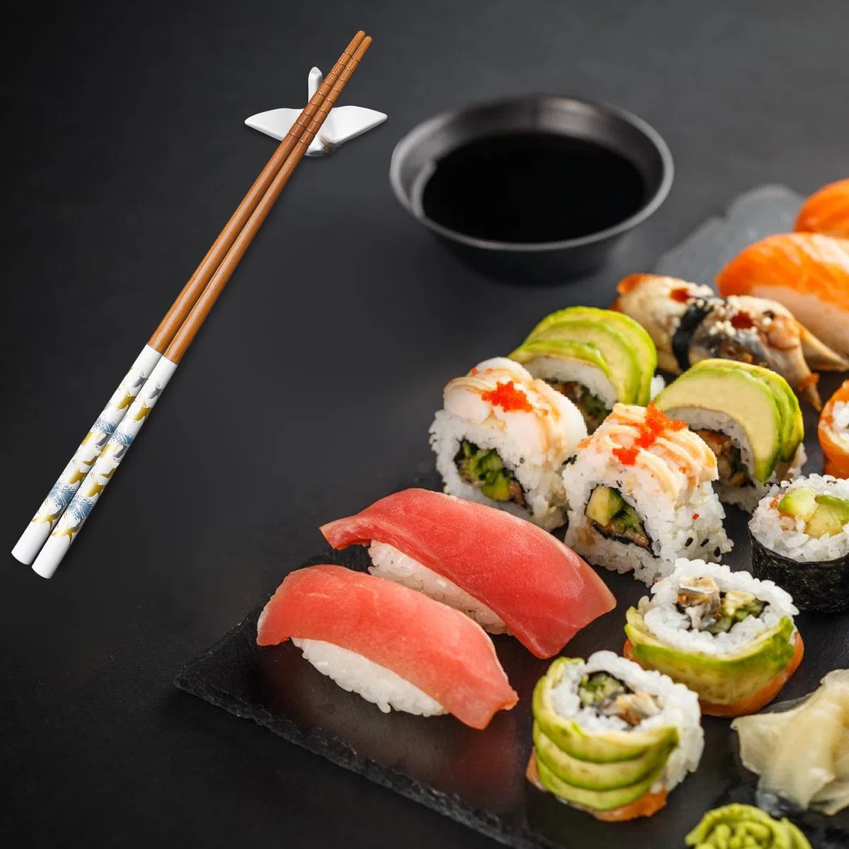 BAIFULAI Set di 2 bacchette per sushi in legno con supporto per gru in ceramica, sostenibili Chopsticks giapponese, cinese, coreano, taiwanese, regalo giapponese