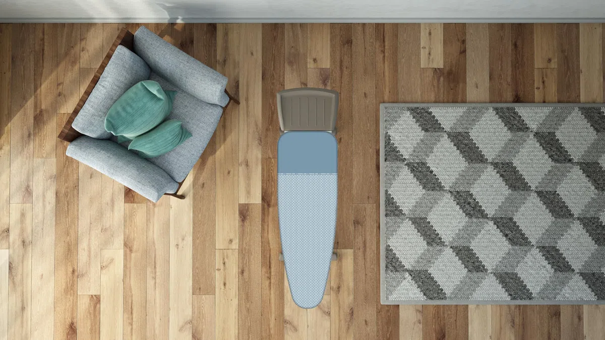 Colombo Copriasse da Stiro Parking 140x55 cm | Foderina di Ricambio per Asse da Stiro Tre Strati con Clip Fermanodo e Area Parcheggio per Ferro da Stiro | Made in Italy