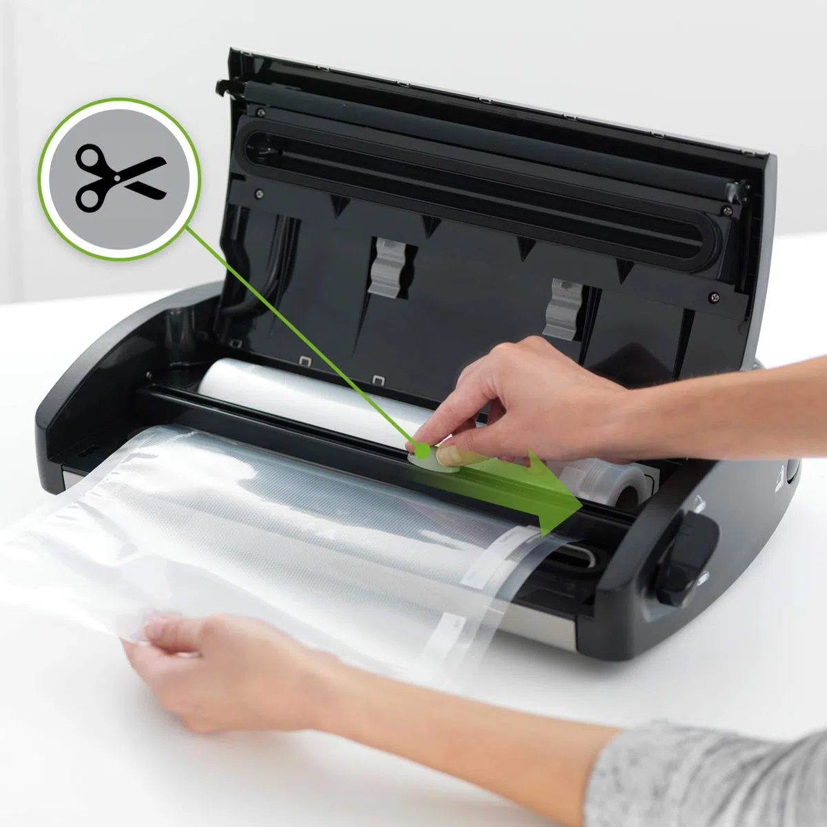 FoodSaver V2860 Macchina Sottovuoto per Alimenti Secchi/Umidi, Sigillatura Automatica, Indicatori LED, Adatta a Piccoli Spazi, 100 W, Argento/Nero