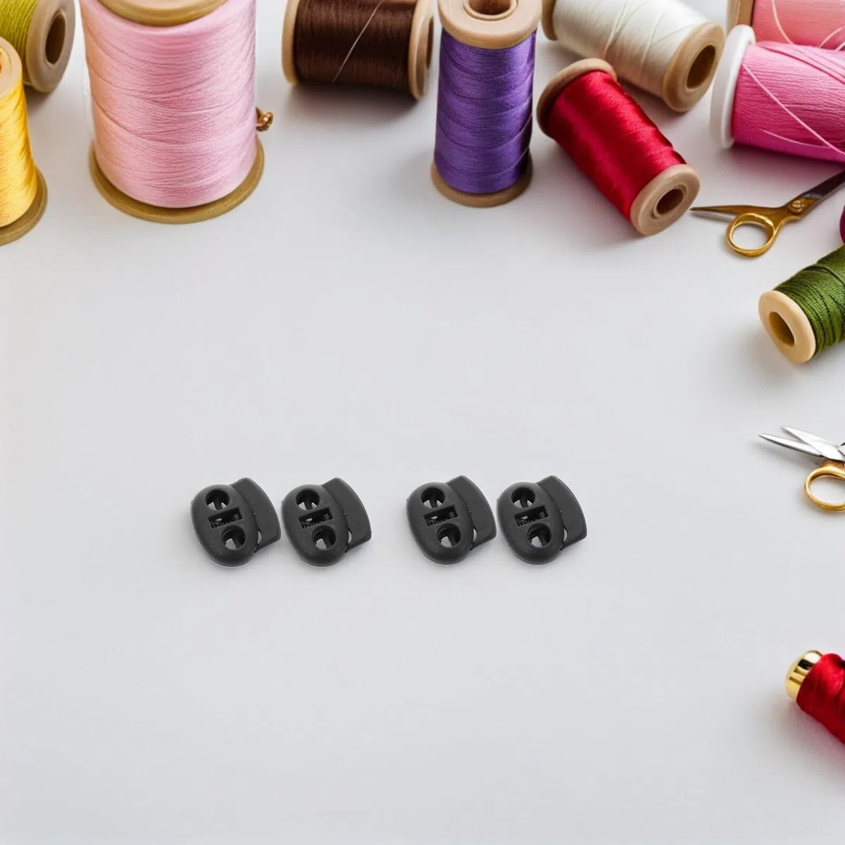 200 Pezzi Fermacorda Doppio Foro in Plastica Nero Blocco Cordino con Molla Regolabile per Lacci Abbigliamento Zaini Cappelli Guanti Clip Sicura per Corda da Disegno Paracord