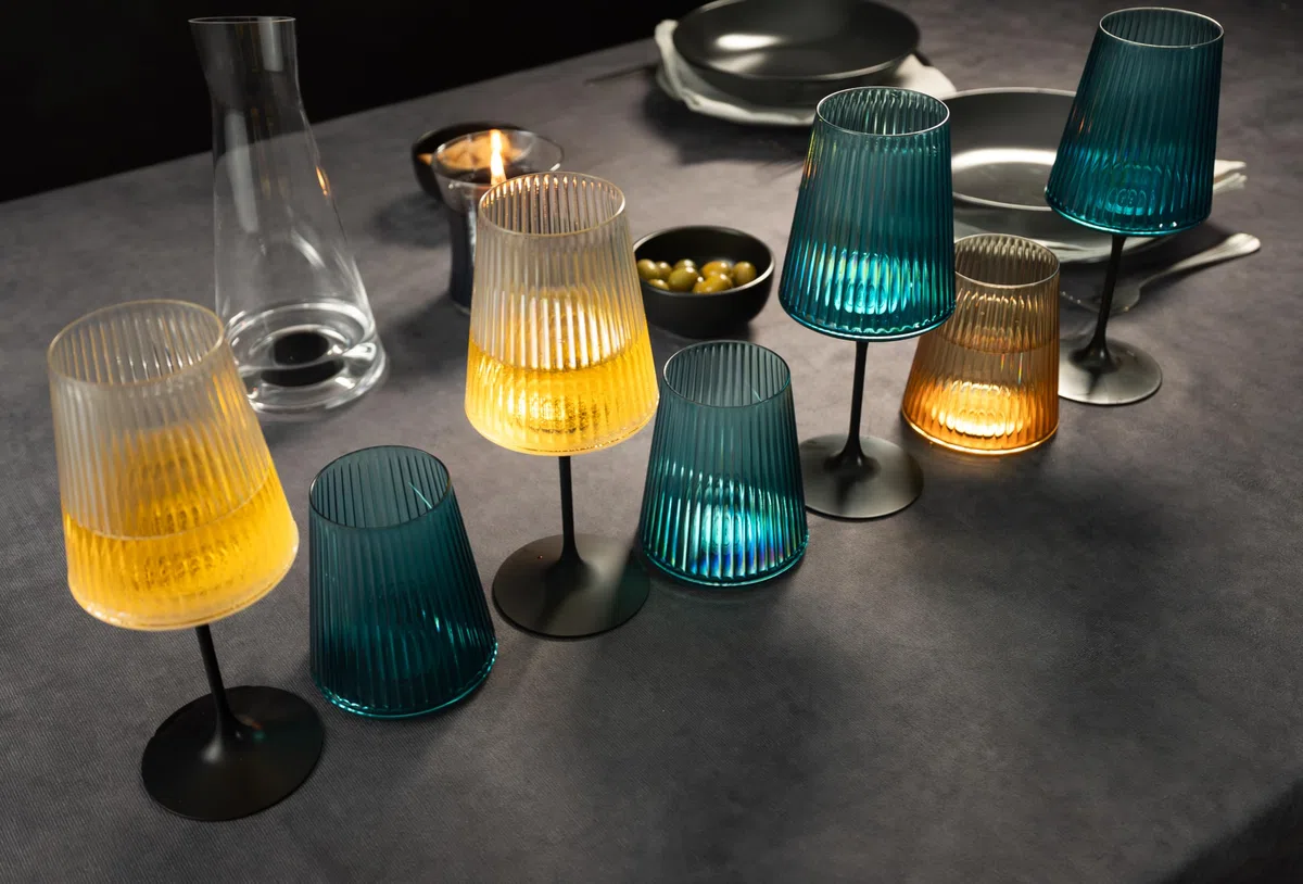 Trebonn SplitGlass Easy Design Set – 2 Steli Magnetici + 2 Coppe Modulari Trasparenti – Da Bicchiere a Calice in 1 Click – Infrangibile, Salvaspazio, Lavabile in Lavastoviglie