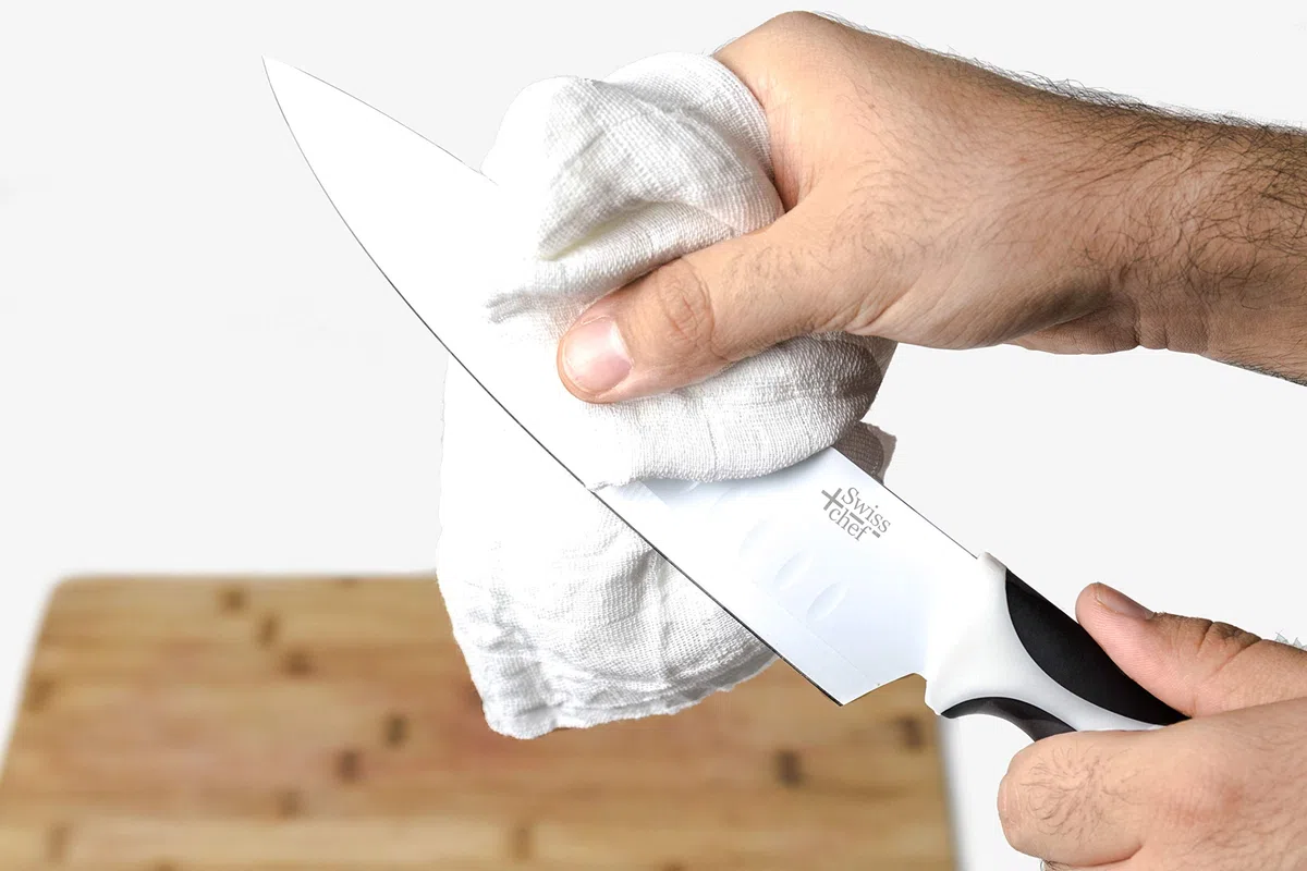Cecotec Swiss Chef Knife Set Impugnatura con inserti in silicone, rivestimento antiaderente in ceramica, bianco e nero, presentato in un astuccio