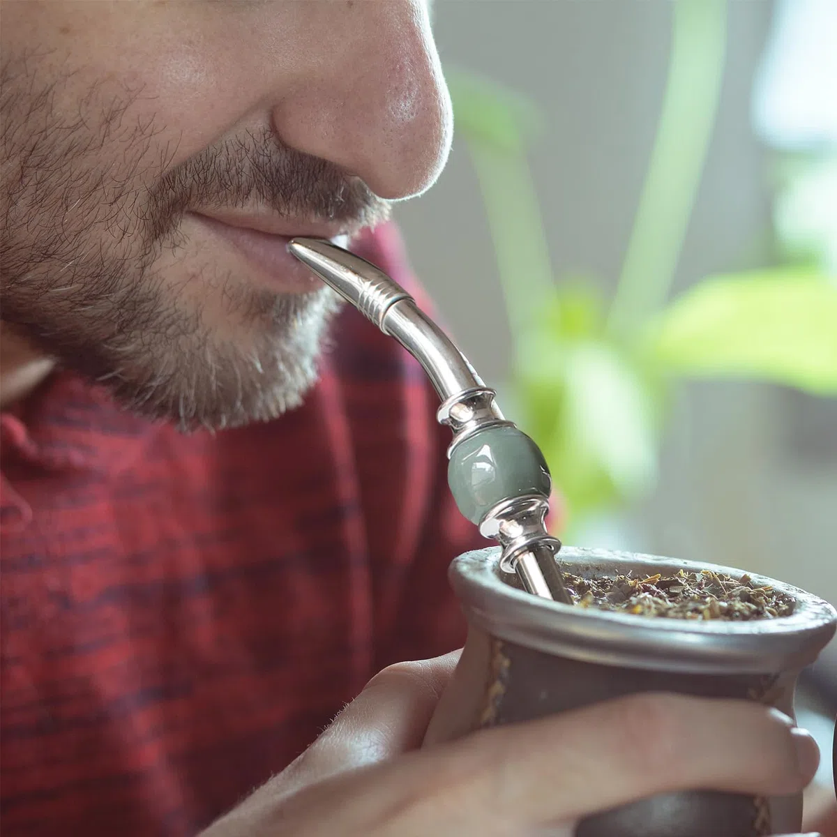 Cannuccia riutilizzabile Bombilla Yerba Mate – Filtro a cucchiaio rimovibile in acciaio inox con una bella perlina – Cannuccia in metallo per bere tè sfuso – Include spazzola per la pulizia (grigio