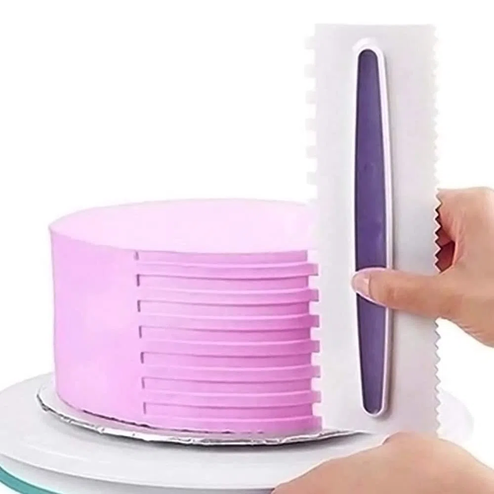 Raschietto per Torte, 4 Pezzi Scraper per Torte Glassa Liscia Confezione Spatole di Crema Spatola per Dolci Cake Design Cake Edge Decor Comb Pettine