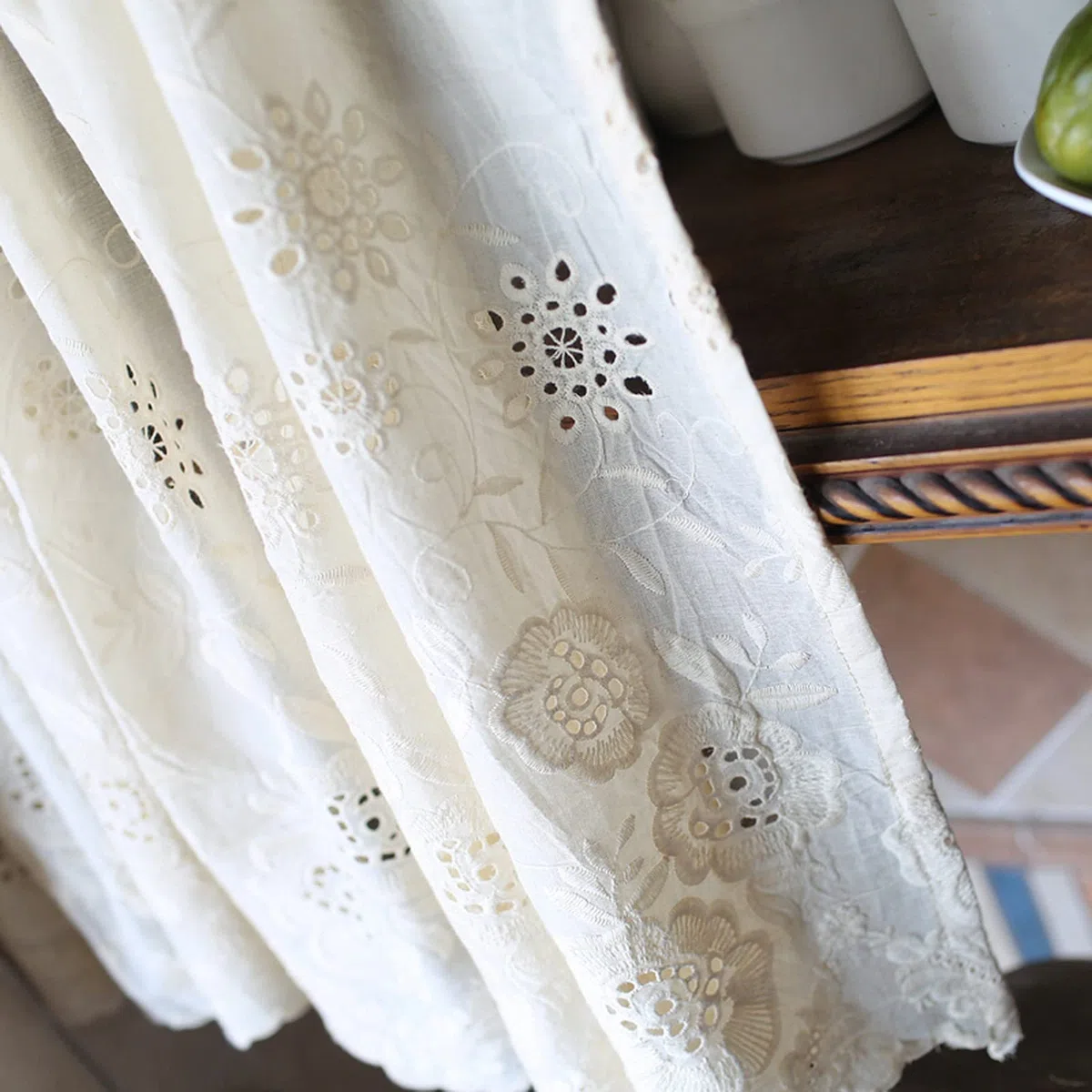 A.Monamour Tenda Corta per Finestra Piccola Stile Rustico Ricamo Floreale in Cotone Beige Tendina Tenda da Cucina a Vetro a Pannello Bistrot Caffè Mezza Mantovana Porta Armadio