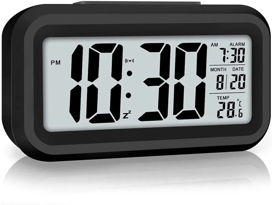 Lesipee - Sveglia Digitale, Orologio per Camera da Letto, Orologio da Scrivania a Batteria, Orologio Digitale con Luce Notturna Intelligente, Display 12/24H, Funzione Snooze per Chi Dorme Molto, per