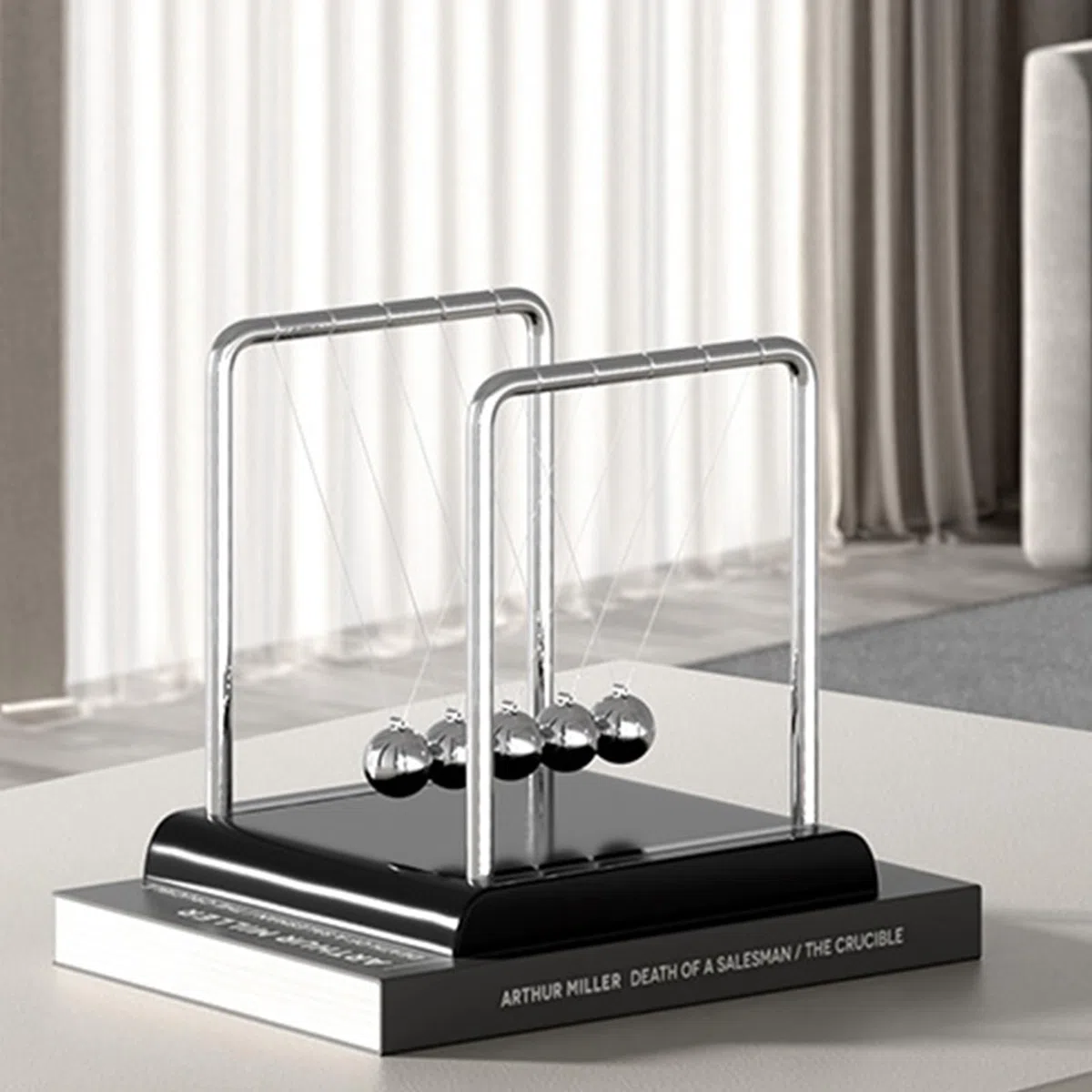 Newtons Pendolo a Sfera Perpetuum Ornamenti Classico Pendolo a Sfera da Ufficio Desktop Newton Pendolo Artigianato Creativo (Nero)