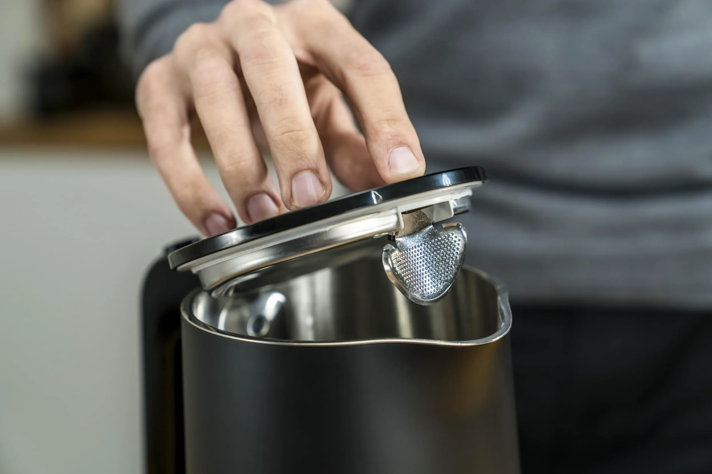 ZWILLING ENFINIGY Bollitore con filtro anticalcare in acciaio inox e protezione dal surriscaldamento, 1850 watt, 1,0 litri, nero