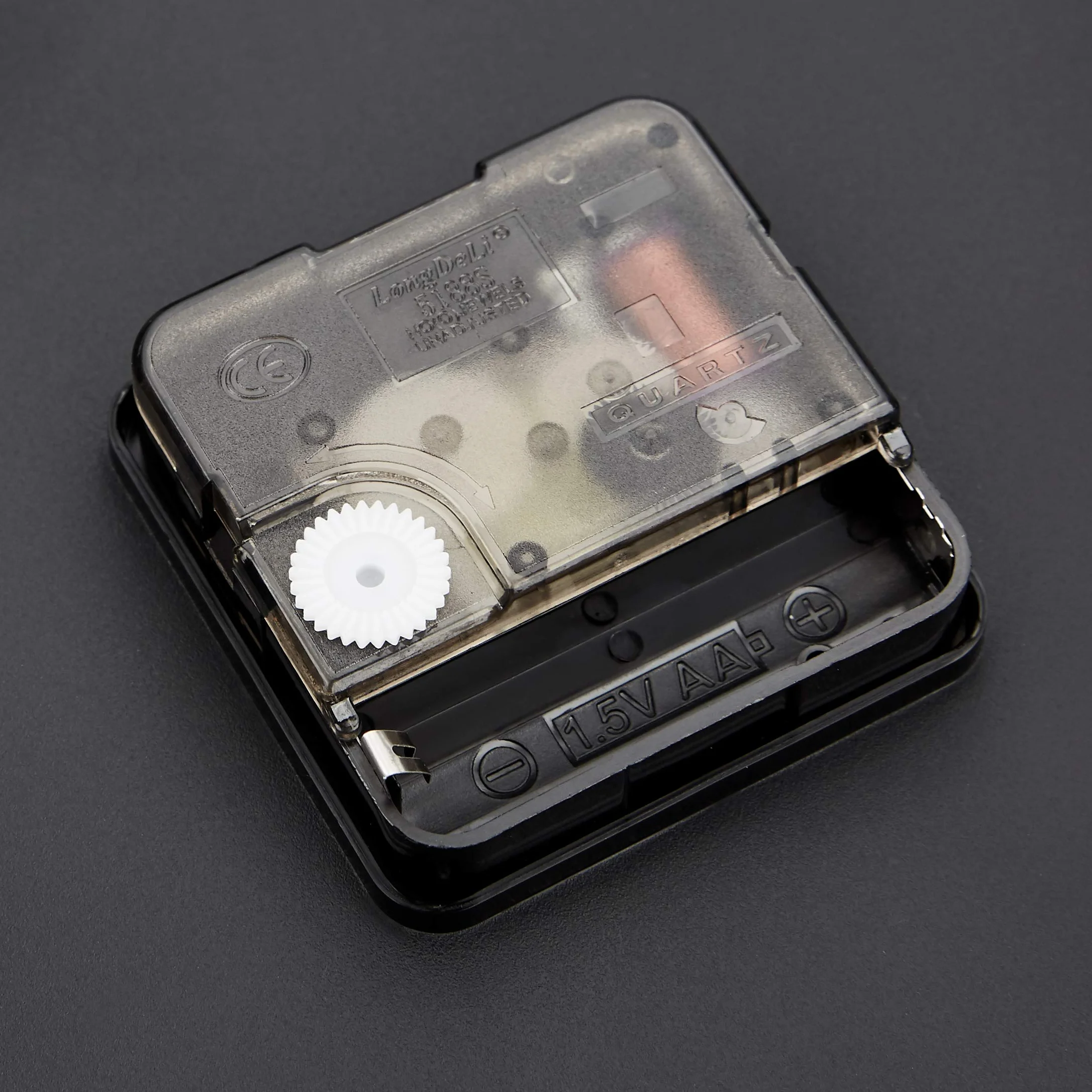 Amazon Basics Rotondo Orologio da parete classico, silenzioso, a batteria, facile da leggere, 30 cm, nero