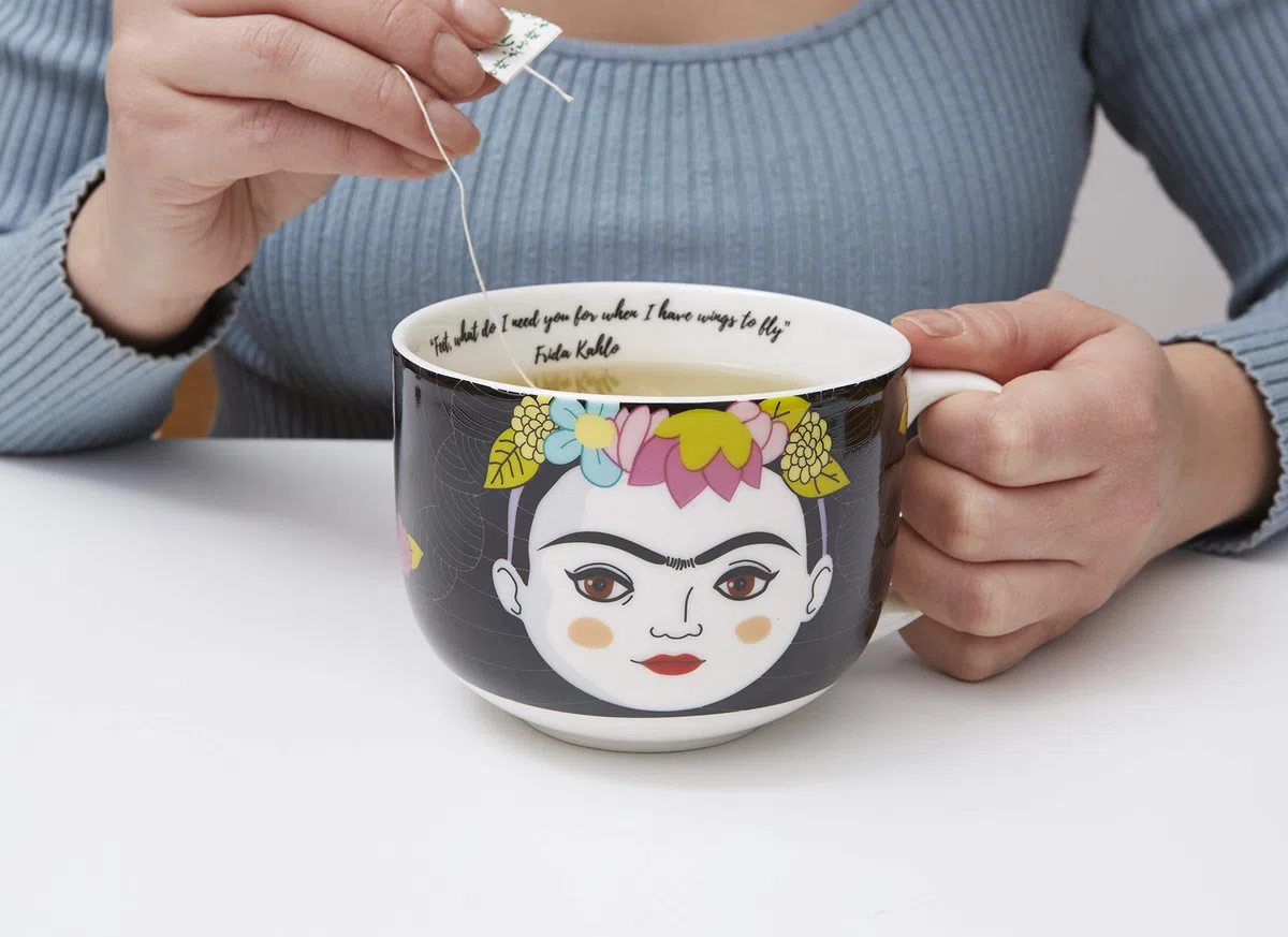 Kikkerland - Tazza da tè e da cappuccino con volti donne famose (Frida Kahlo)