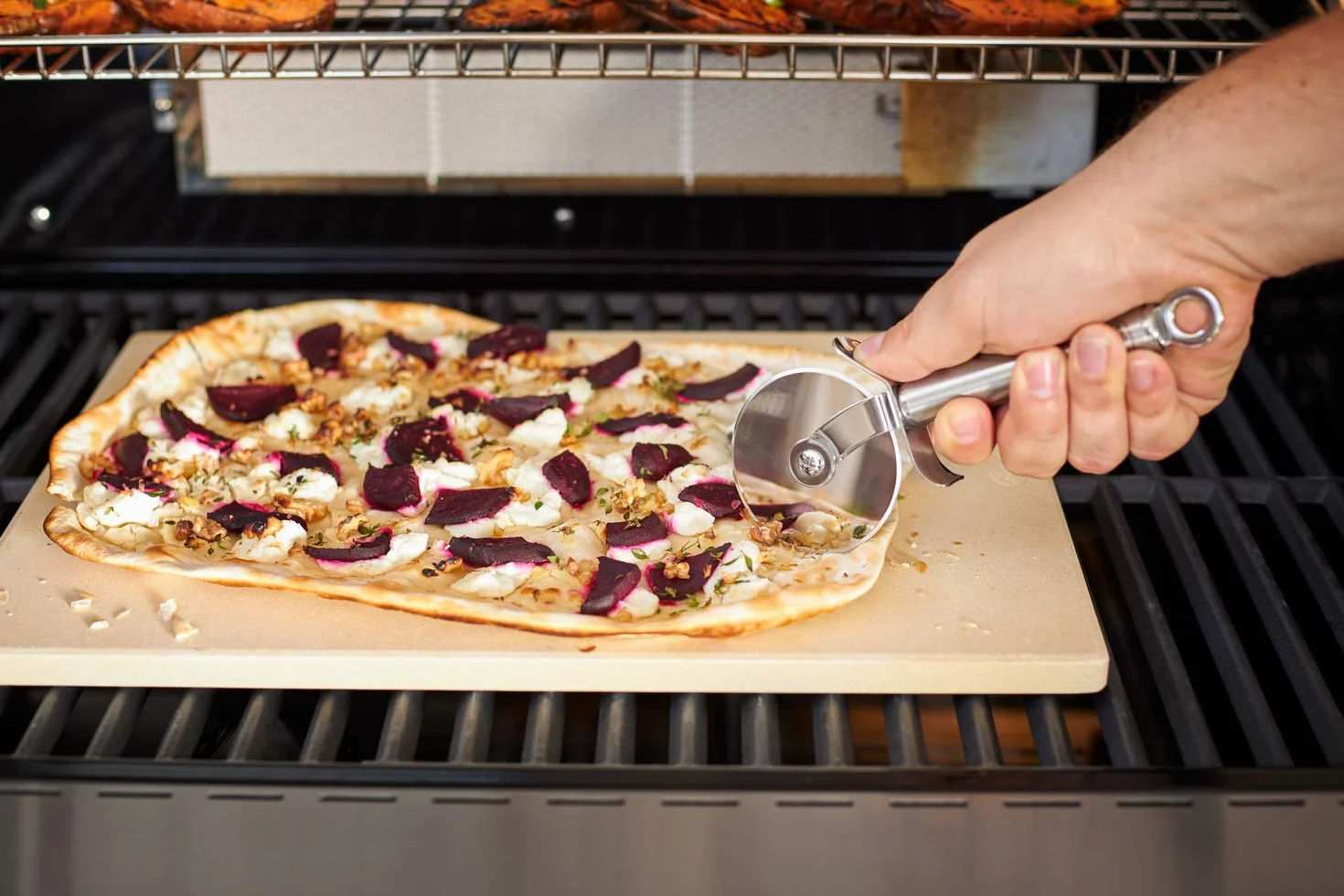 RÖSLE Tagliapizza, coltello per tagliare la pizza di ottima qualità dotato di una robusta rotella, lama su entrambi i lati, protezione per le mani, acciaio inossidabile 18/10
