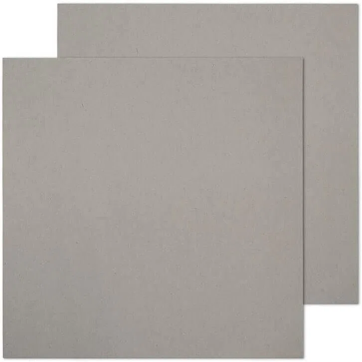Craftelier - Confezione da 25 Chipboard | Fogli di cartone pressato e compatto per rilegatura di album o creazione di scatole | senza acidi e lignina | spessore 2 mm | 30,5 x 30,5 cm | colore grigio