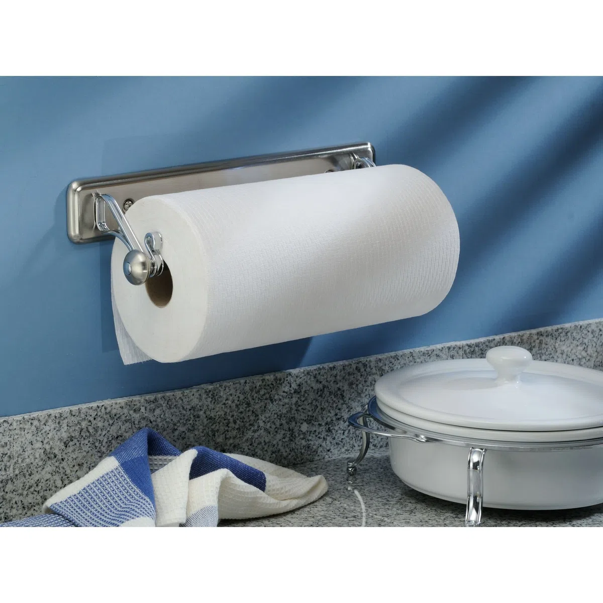 iDesign Portarotolo cucina, Porta rotoli cucina in metallo dal design elegante, Pratico e discreto portarotolo cucina da parete per carta assorbente, argento