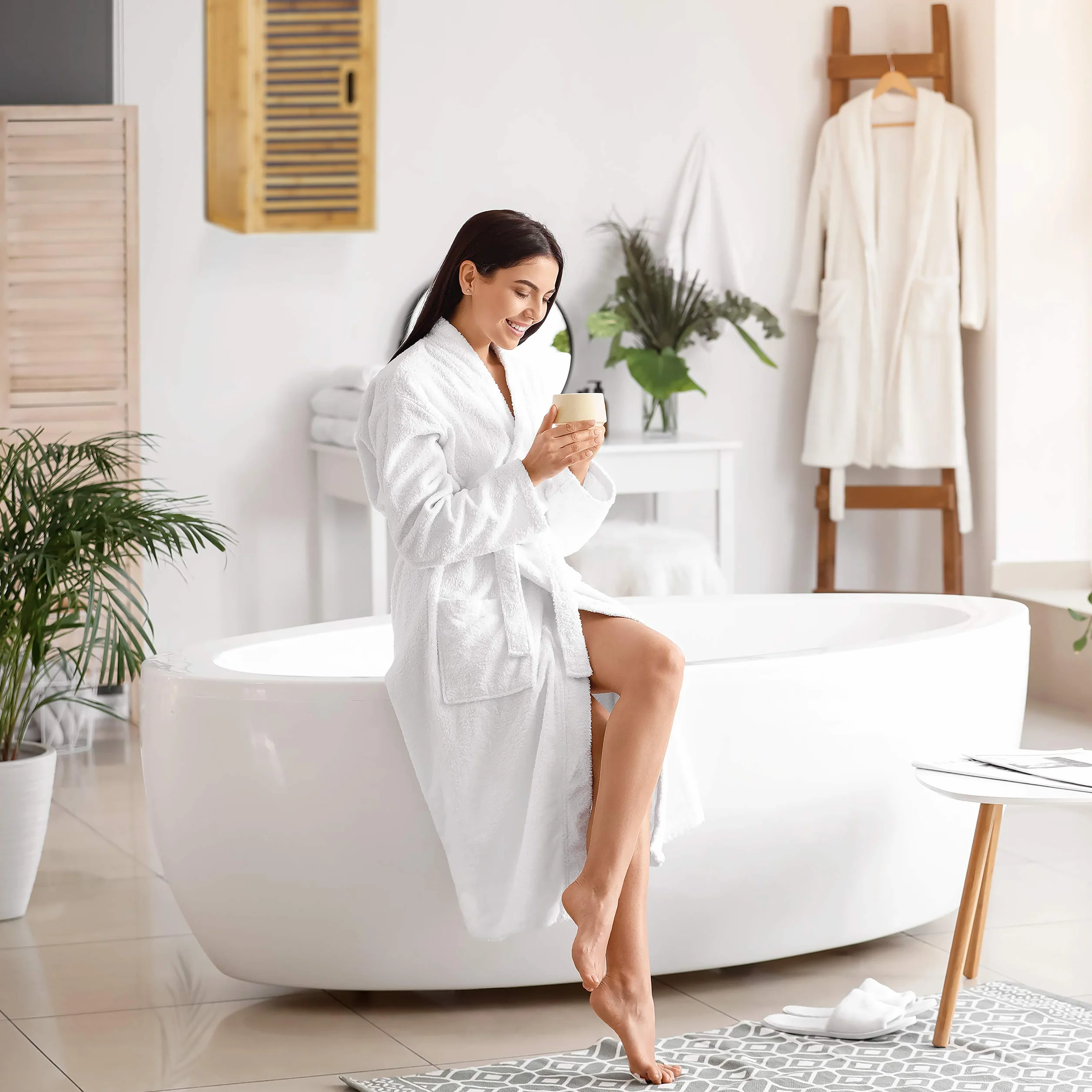 Relaxdays Armadietto da Parete per Il Bagno, Scaffale Appeso in bambù, 2 Ripiani, H x L x P: 66 x 35 x 20 cm, Naturale, Bambú, MDF, Marrone, 20x35x66 cm