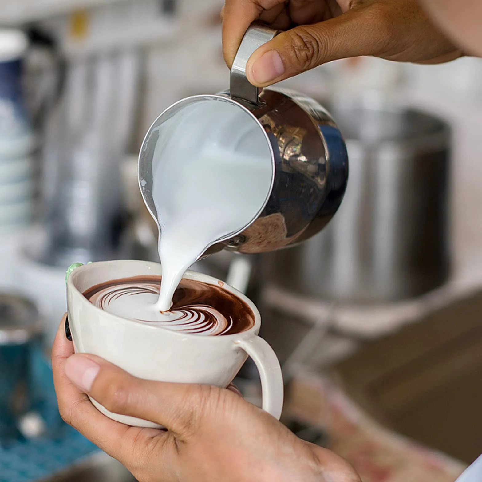 Bricco Latte 350ml in Acciaio Inox con Segno di Misurazione - Brocca in Schiuma per Latte Art, Montalatte Espresso e Cappuccino | Accessori per Amanti del Caffè