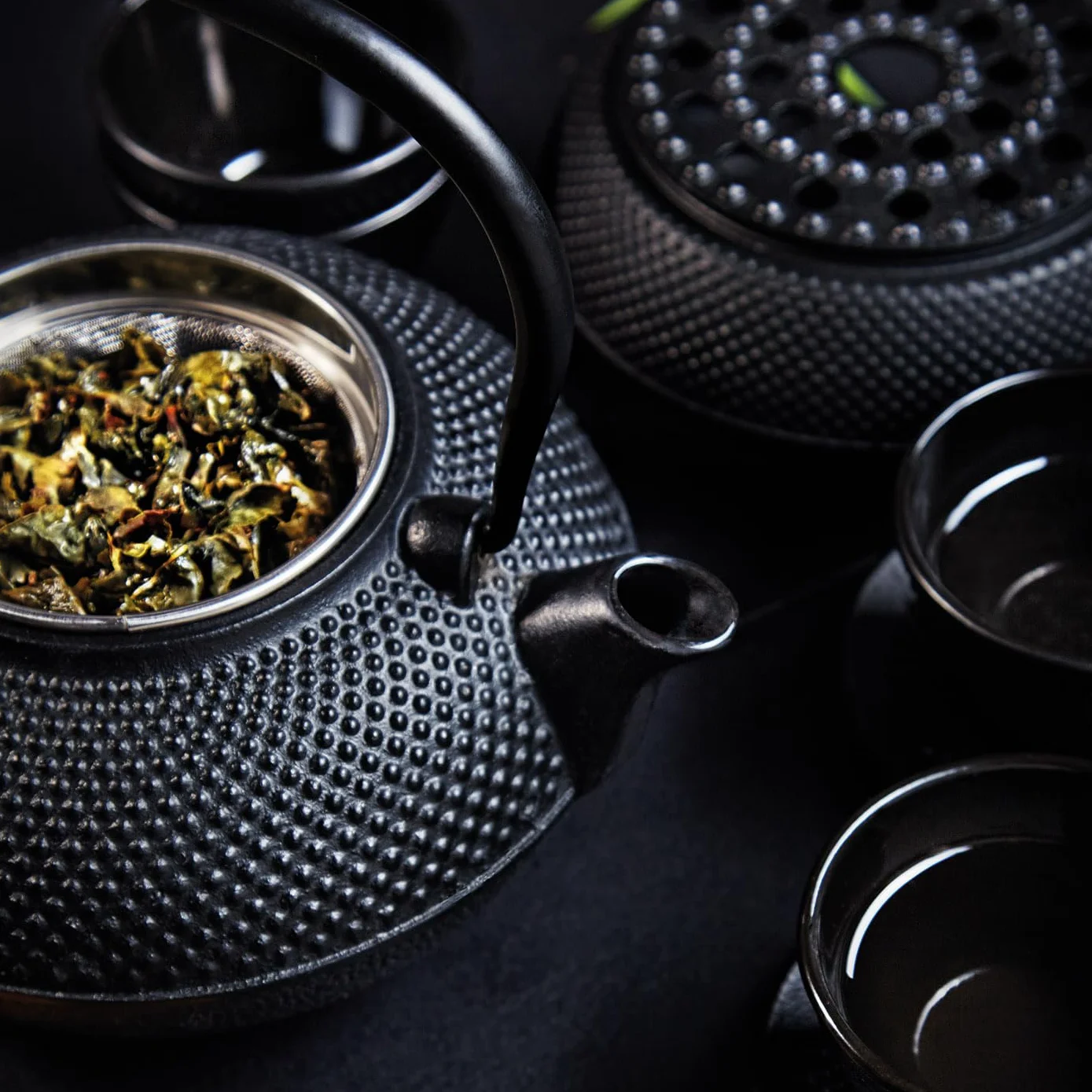 Lumaland Set da tè in ghisa da 1,4 litri, teiera, fornelletto, cucchiaio dosatore, colino, tazza da tè e sottobicchiere