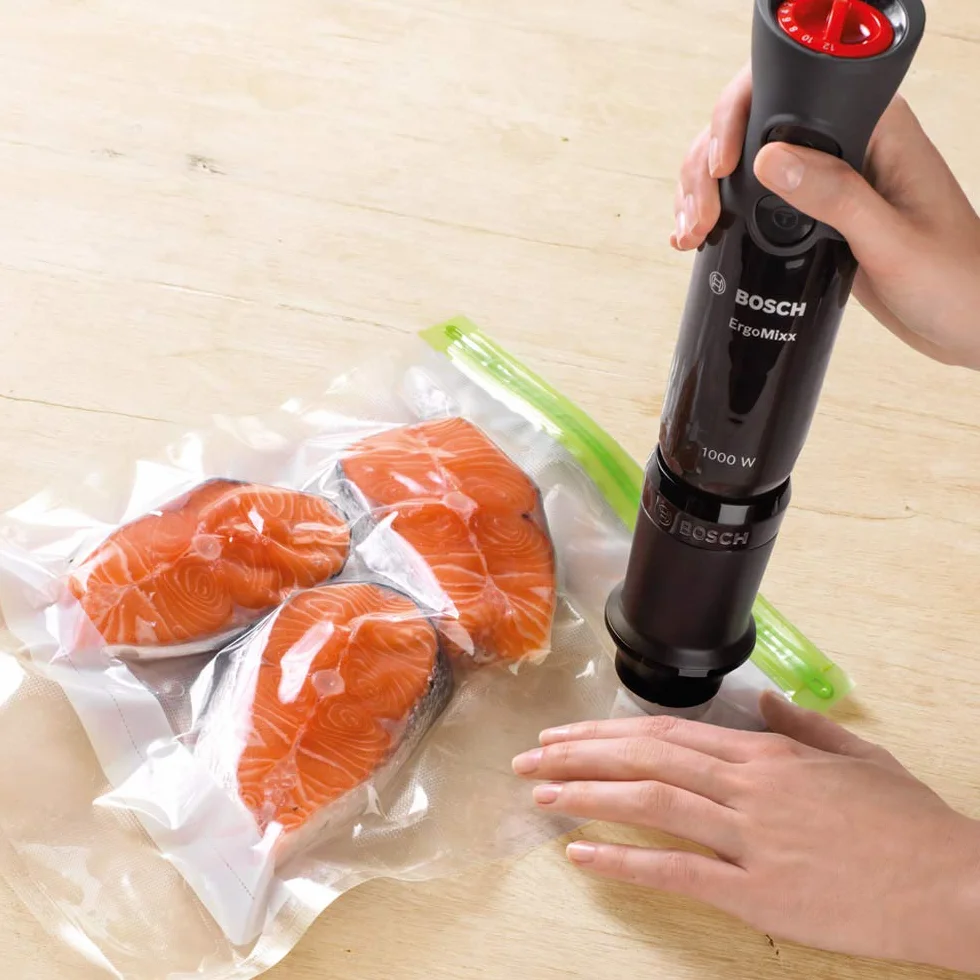 Bosch Set di 10 Sacchetti per Sottovuoto MSZV0FB1, Capienza 1.2 L, Chiusura Ermetica, Riutilizzabili e Lavabili in Lavastoviglie, Adatti per Preparare Carne, Pesce o Verdure Sous-vide