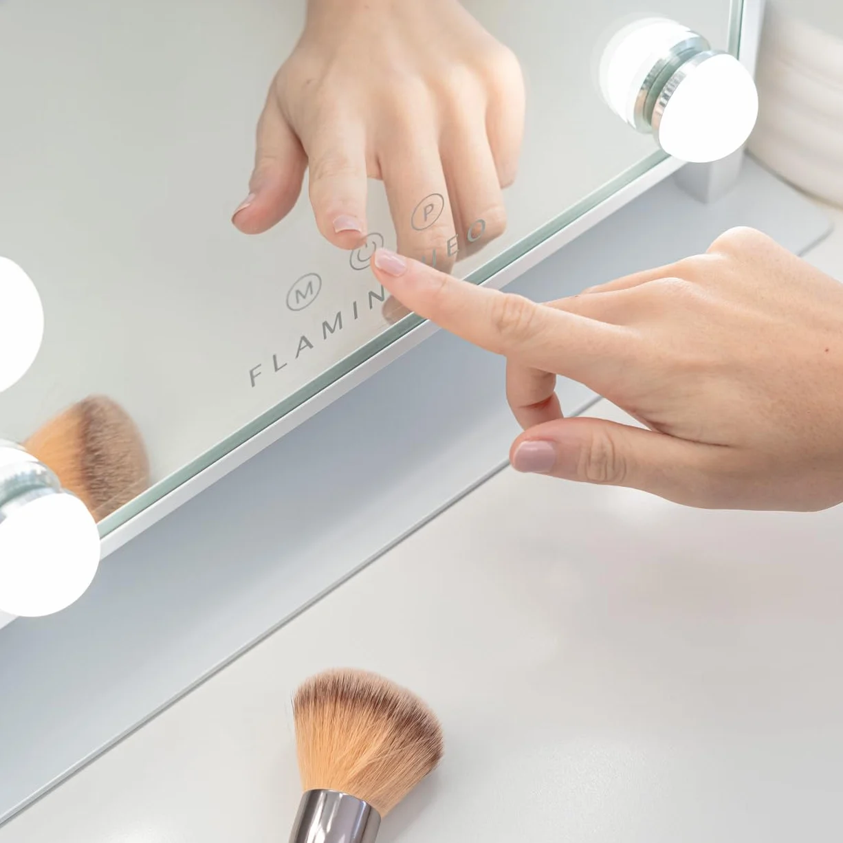 Flamingueo Specchio Trucco con Luci - 12 LED - 3 Modi di Luce - Intensità Regolabile - Controllo Tattile - Posizione Regolabile - Vanity Mirror - Bianco - 36,5x7,5x47,5cm