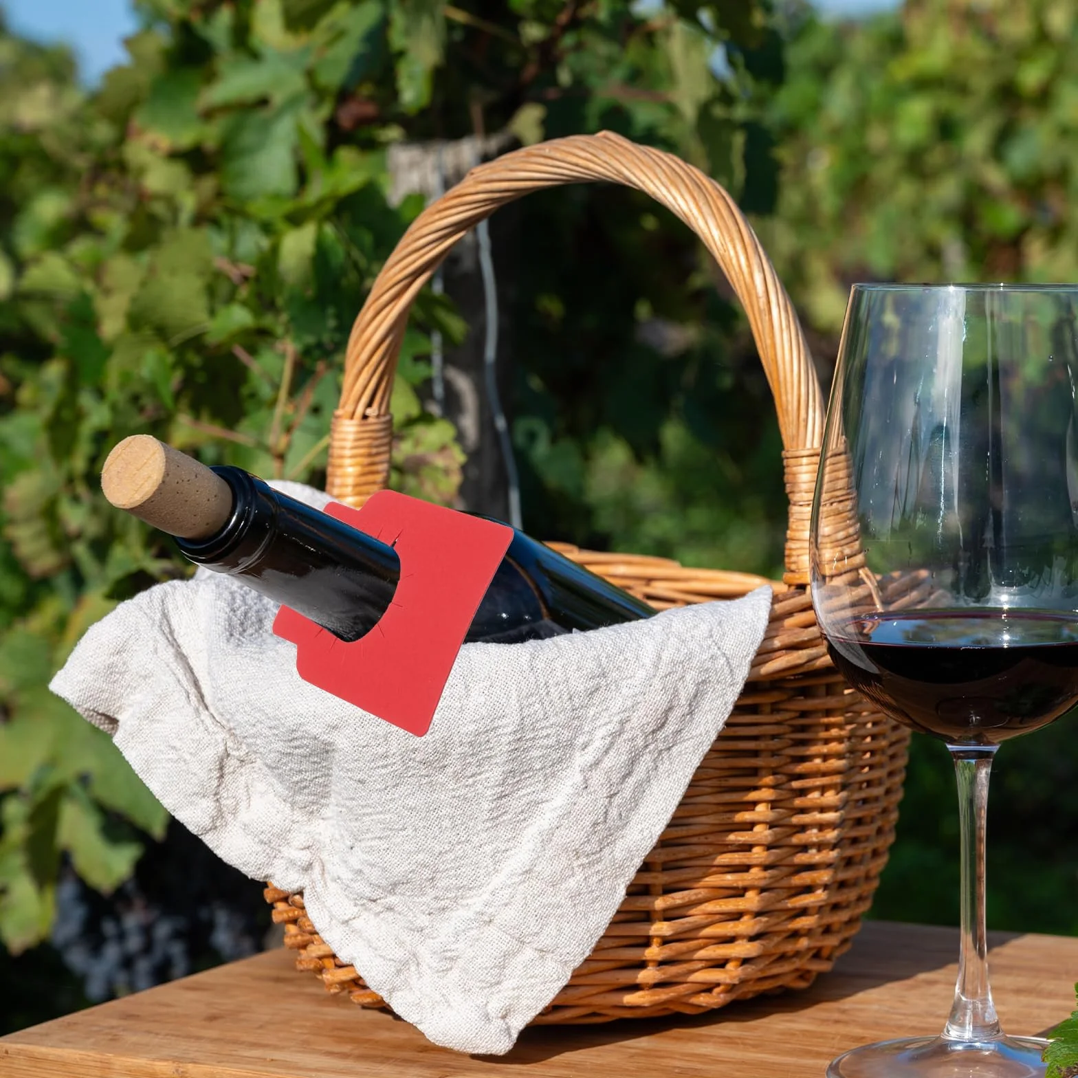 QUARKZMAN 100Pz Etichette Bottiglia Vino, Etichette Appese al Collo Bottiglia per Conservazione Cantina, Etichette Appese per Nome, Anno, Note di Degustazione (2.2x3.5, Rosso)