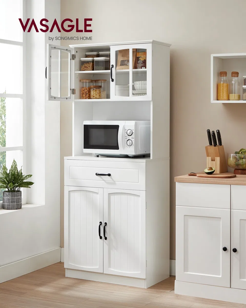 VASAGLE Credenza Alta Cucina, Dispensa Mobile da Cucina con Ante in Vetro e Ripiani Regolabili, Cassetto, Foro per Cavi, per Microonde, Stile Moderno, Bianco LSC361W21