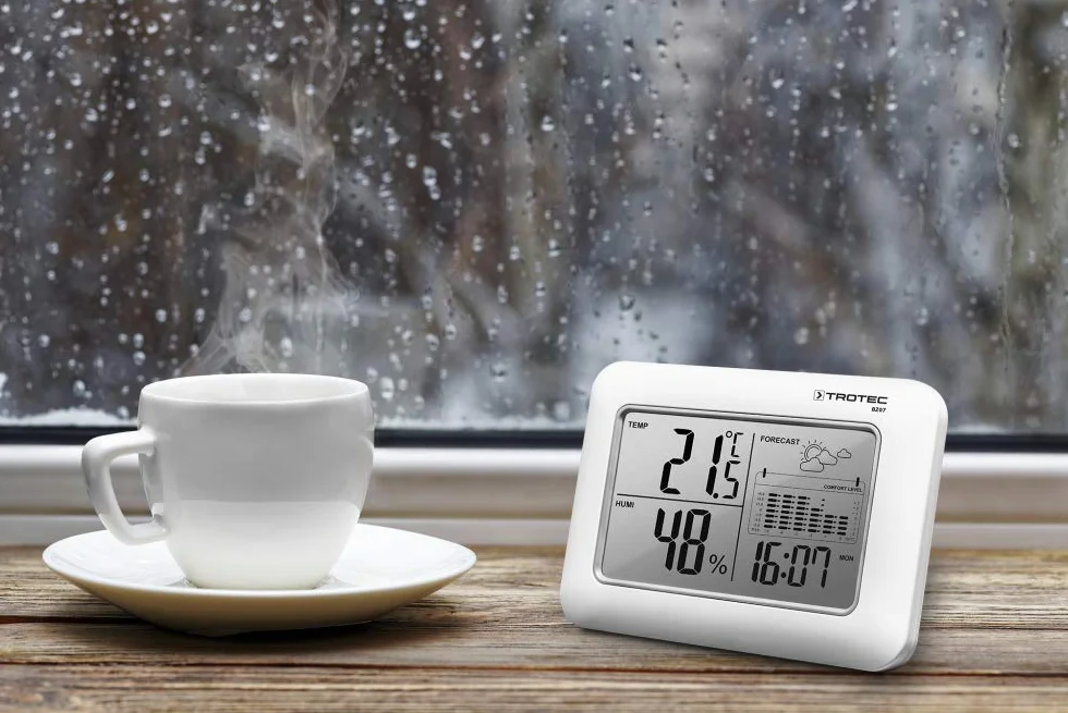 TROTEC Meteo Stazione BZ07 Dispositivo combinato 6 in 1 con valori climatici interni, tendenza meteorologica, statistiche della temperatura su 12 ore, indicatore di benessere