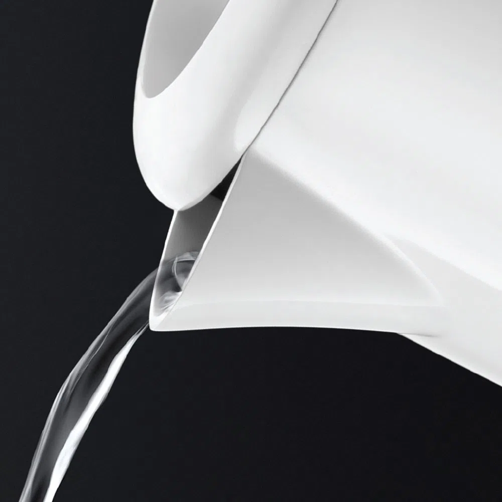 Russell Hobbs Bollitore acqua Elettrico da Viaggio, 0.85 L, 1000 W, 2 Tazze + 2 cucchiaini inclusi, tensione regolabile per uso in tutto il mondo, Filtro removibile, Plastica, Bianco, Travel 23840-70